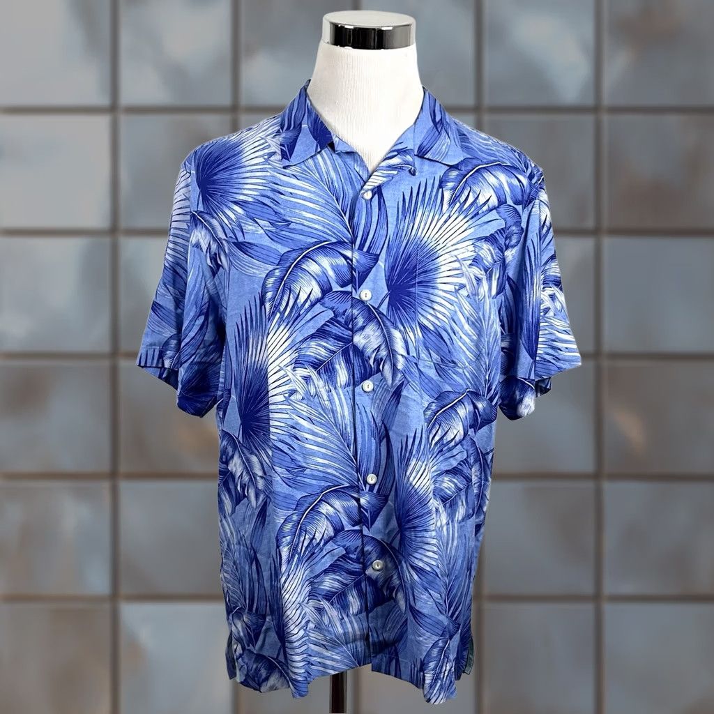 Tommy Bahama Tommy Bahama Shirt Hawaiian Floral Palm Fronds Blue White Rayon Button-Up Shirt Mens L Casual Size US L / EU 52-54 / 3 - 1 Thumbnail