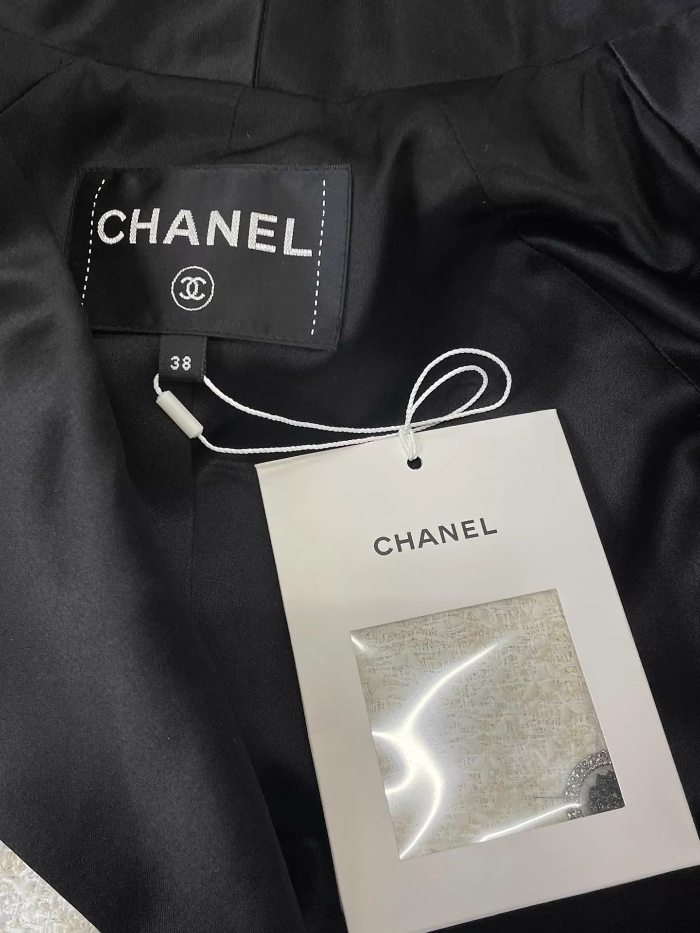 Chanel Chanel Black & White Short Jacket Women's Size 38 Size S / US 4 / IT 40 - 4 Thumbnail