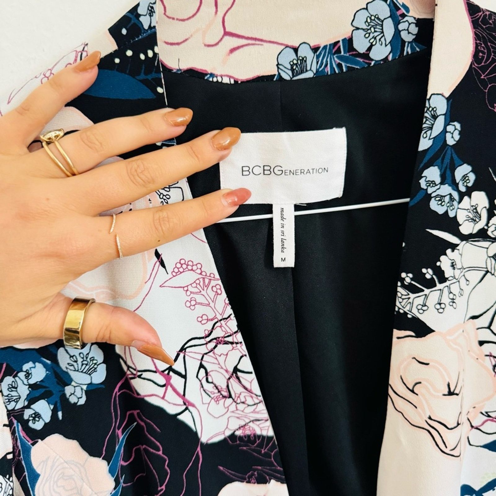 BCBGeneration BCBG Black White Pink Blue Floral Blazer $148 Jacket Sweater Size M / US 6-8 / IT 42-44 - 4 Thumbnail