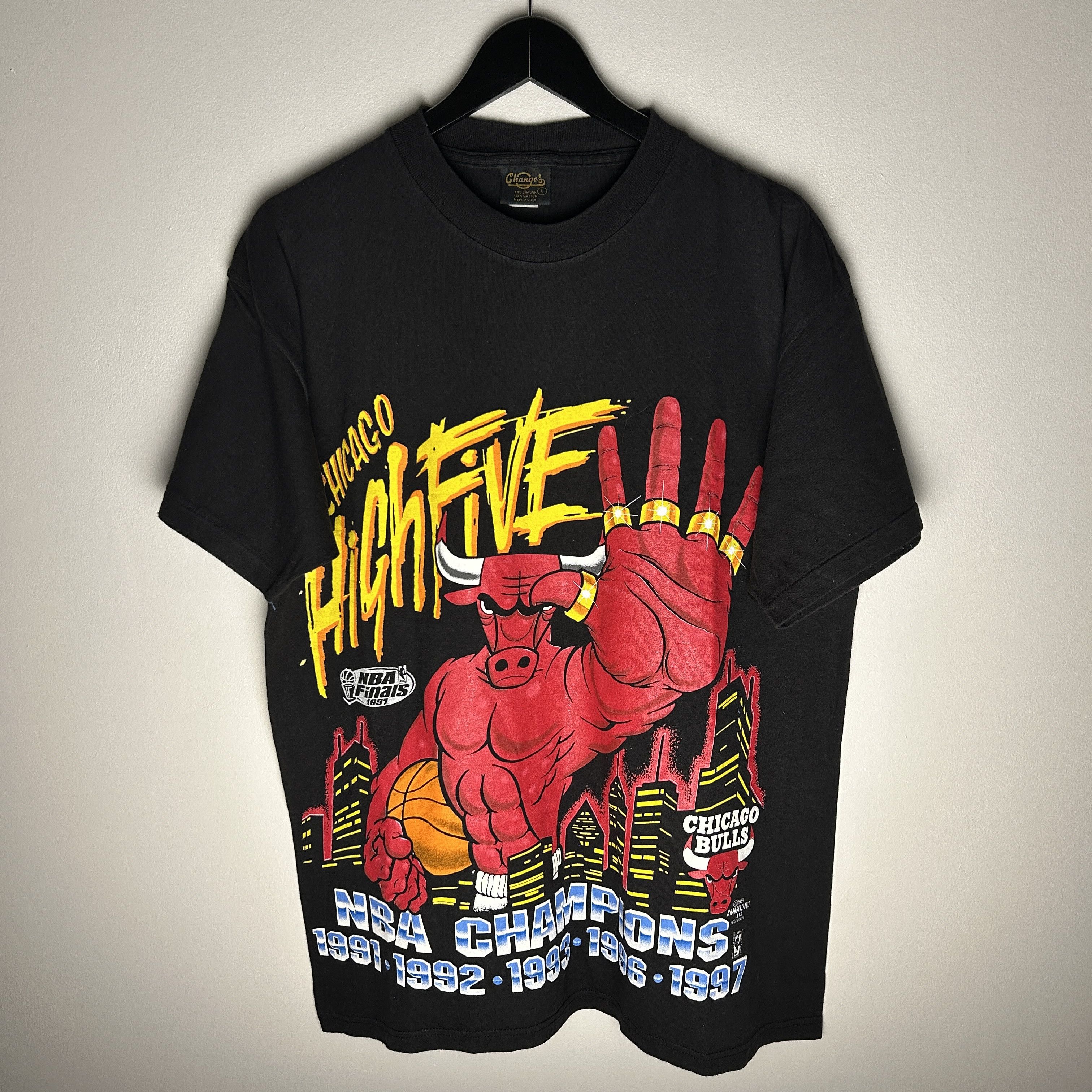 Changes Vintage Chicago Bulls High Five NBA Champions 1997 T-shirt Size US L / EU 52-54 / 3 - 1 Thumbnail