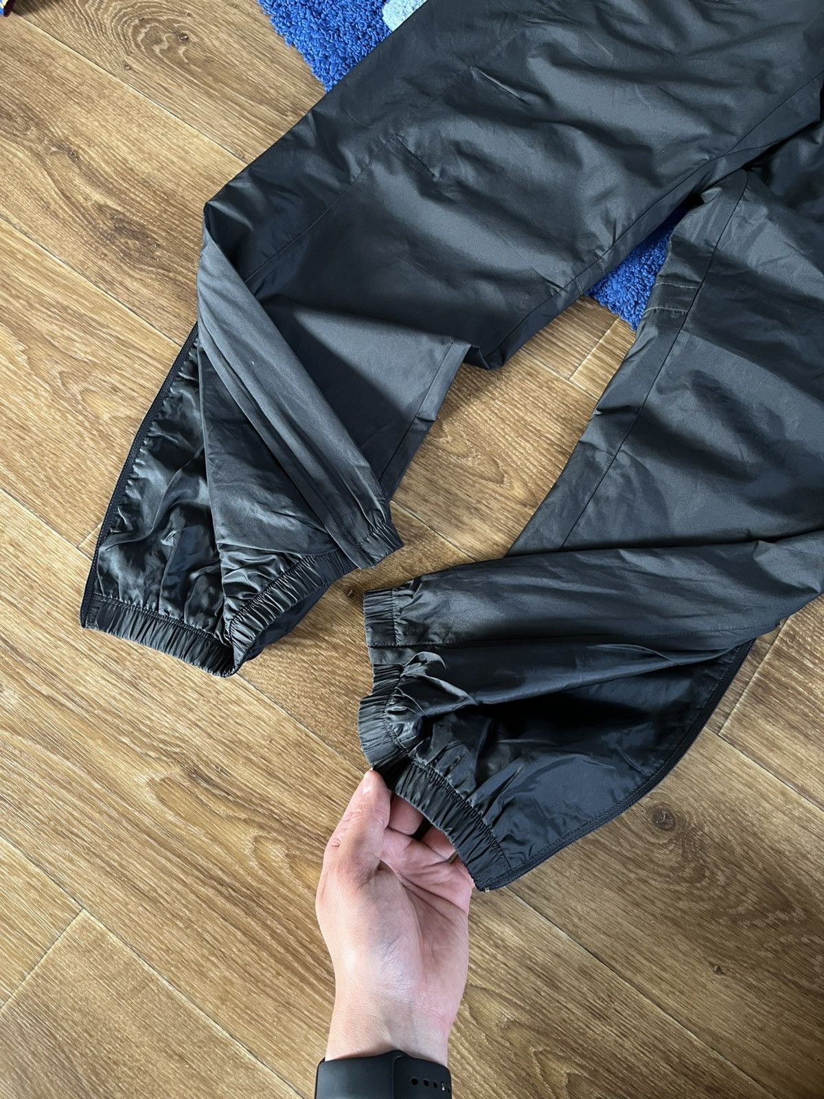 Nike 2000s Nike Manchester United Track Pants Vintage Drill Nylon Size US 34 / EU 50 - 8 Thumbnail