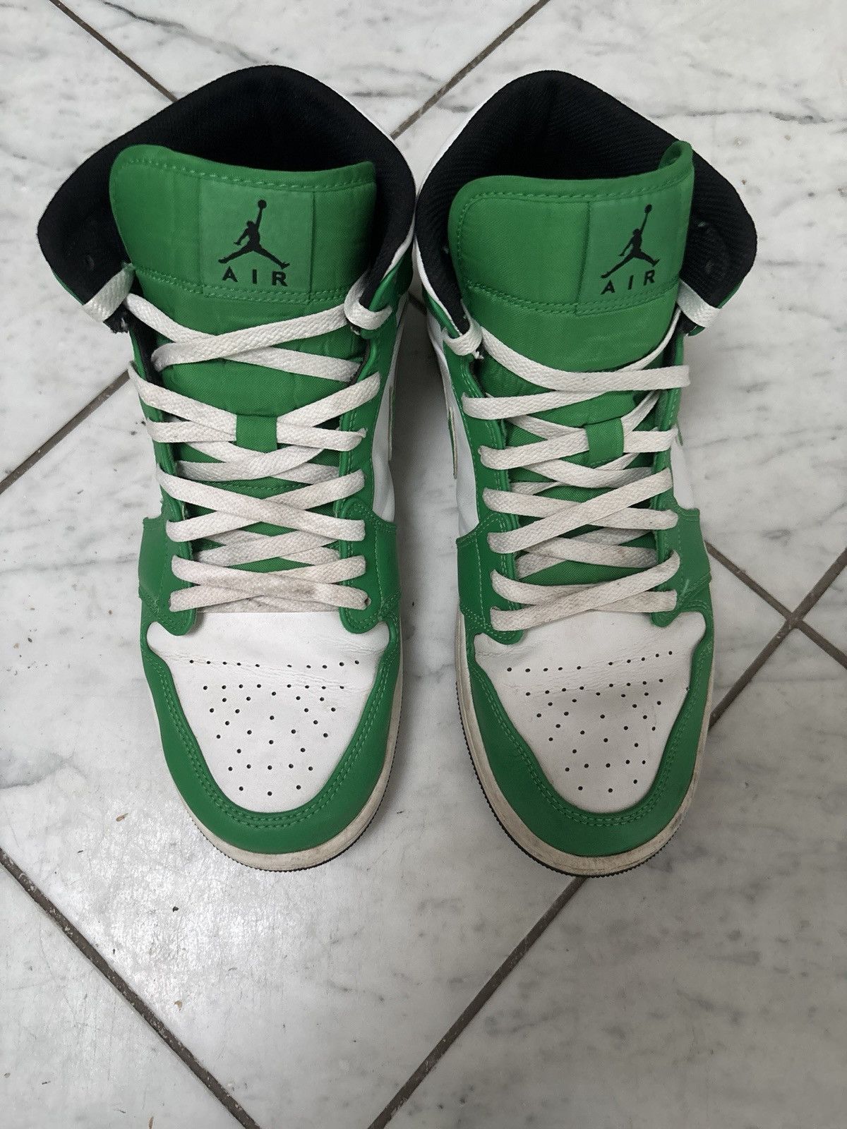 Nike Jordan 1 Mid Lucky Green Size US 11 / EU 44 - 5 Thumbnail