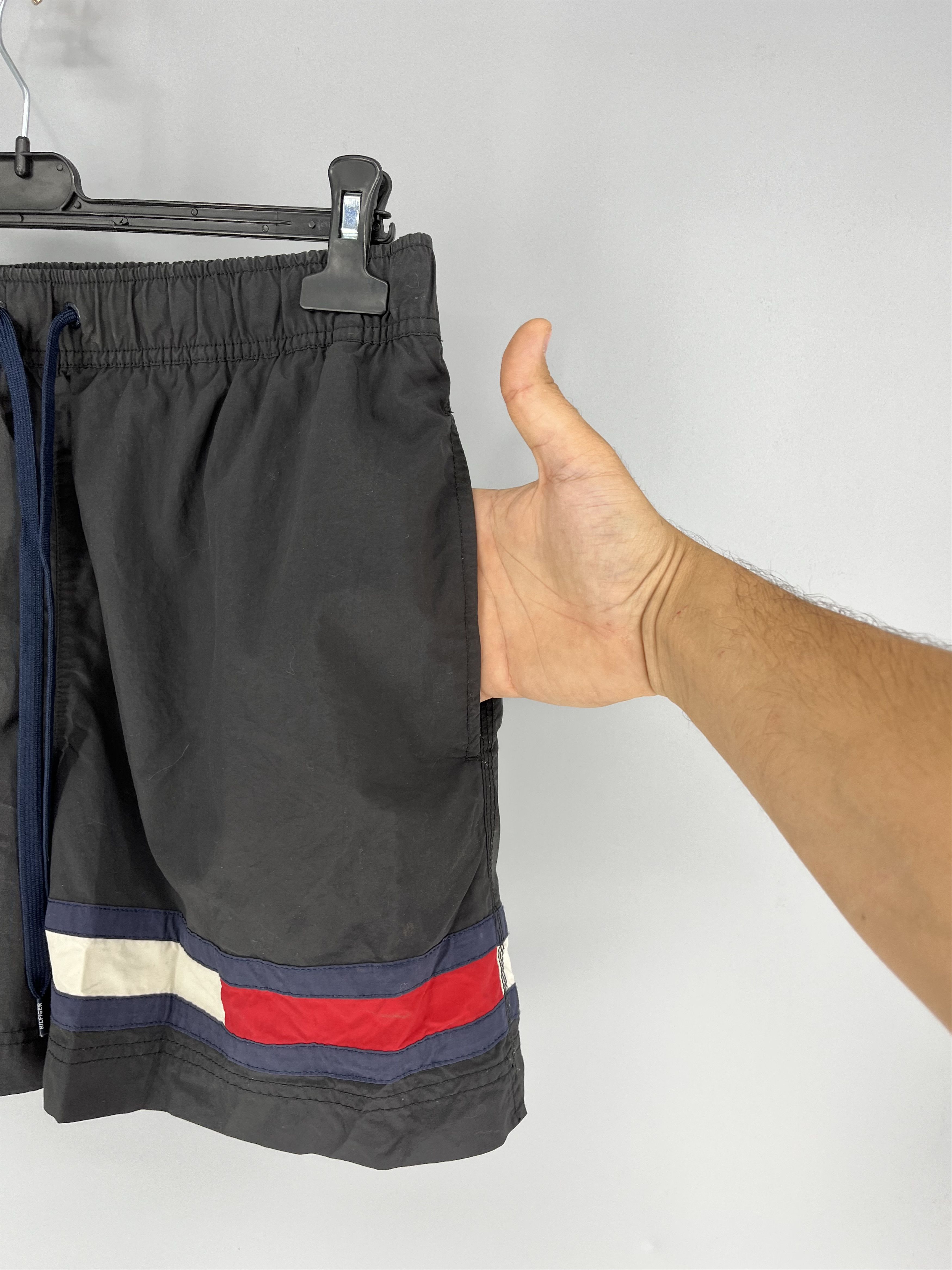 Tommy Hilfiger 90s Vintage Tommy Hilfiger Navy Nylon Big Logo Shorts Travis Size US 34 / EU 50 - 5 Thumbnail
