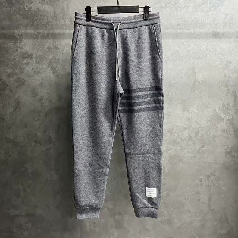 Thom Browne Thom browne Size3 The latest gray classic four-stripe cotto Size US 33 - 1 Thumbnail
