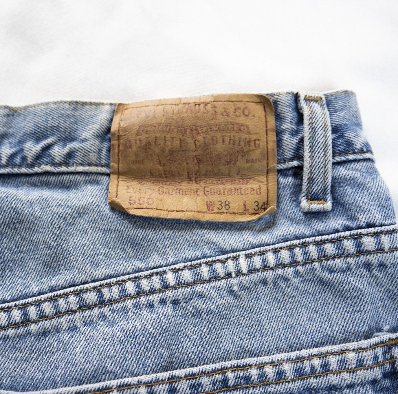 Levi's Vintage 1999 Levi’s 550 – W38 L34 – Relaxed Fit – Light Wash Size US 38 / EU 54 - 8 Thumbnail