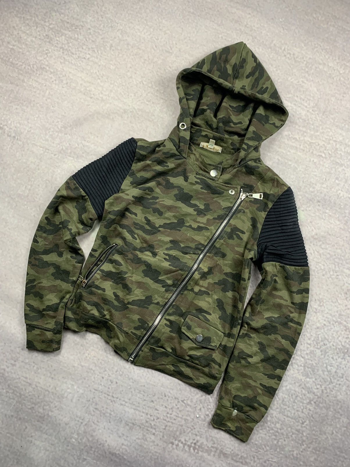 If Six Was Nine × Le Grande Bleu (L.G.B.) Vintage Asymmetrical LGB If Six Was Nine Camo Hoodie Size US S / EU 44-46 / 1 - 2 Thumbnail