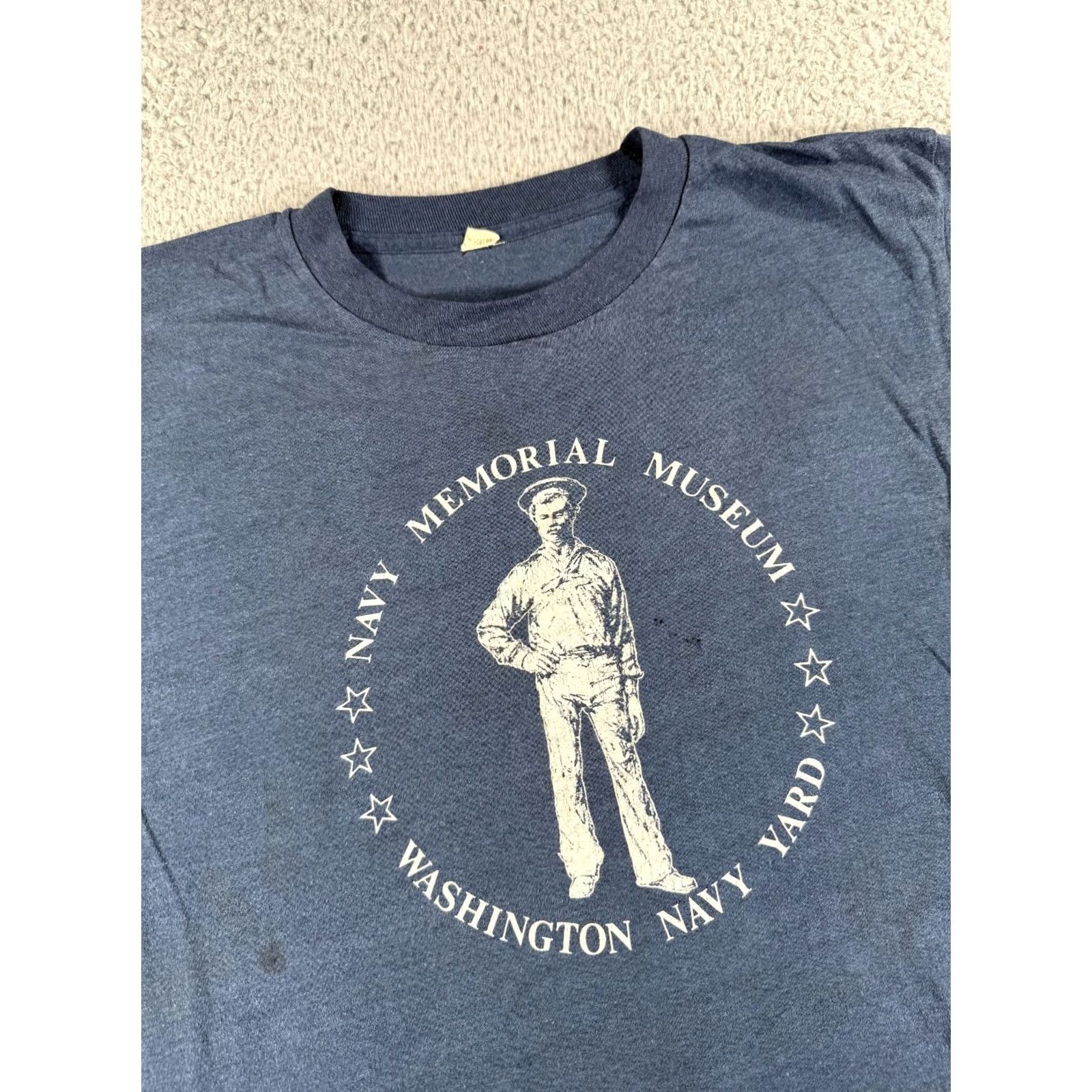 Vintage VINTAGE US Navy Memorial Museum T-Shirt XL Blue 80s Distressed Single Stitch Military/Landgirl Graphic Tee Men XL Blue 80s Vintage Size US XL / EU 56 / 4 - 2 Thumbnail