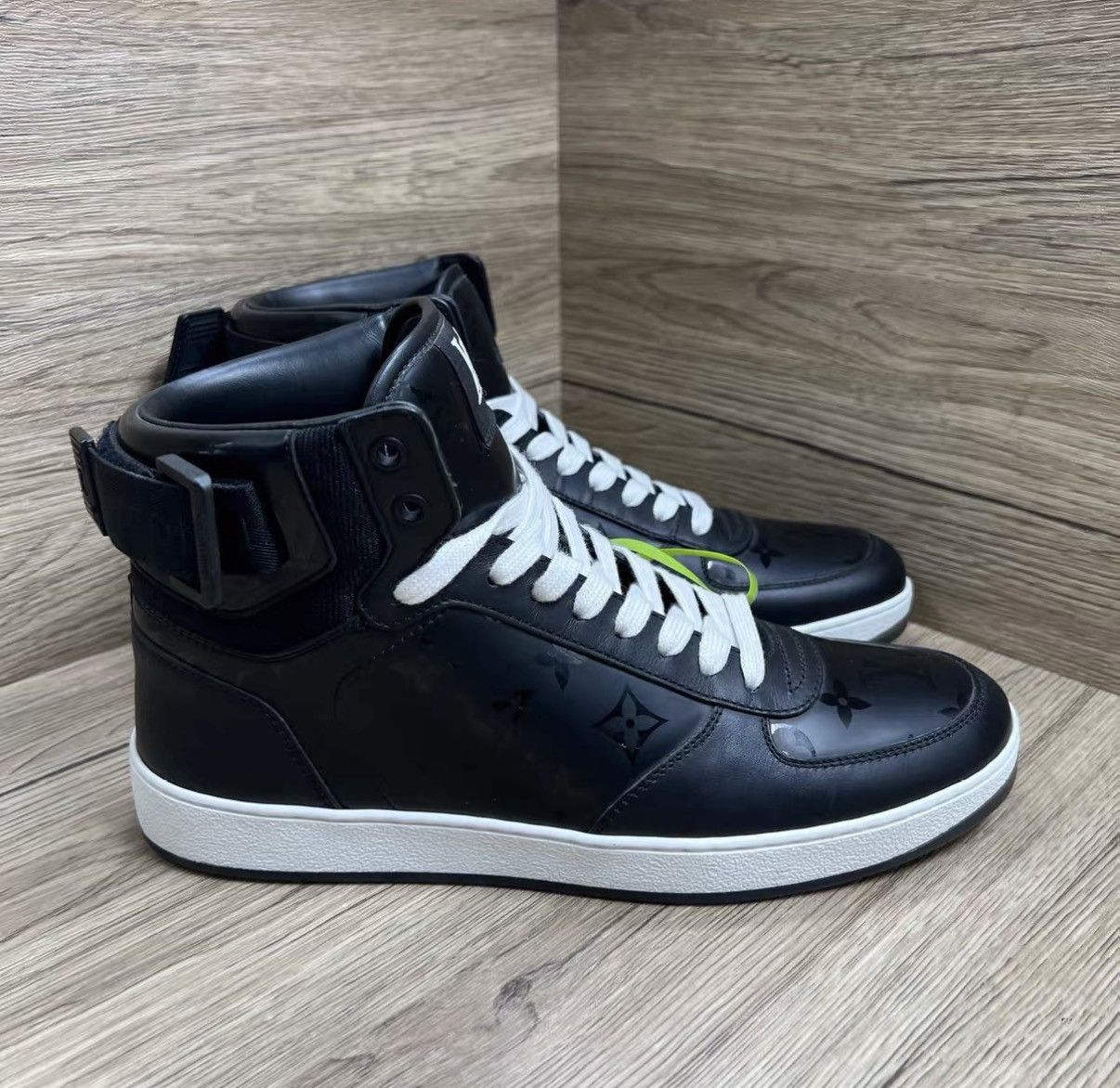Louis Vuitton Louis Vuitton Rivoli Black Monogram High-Top Sneakers J41 Size US 8 / EU 41 - 4 Thumbnail