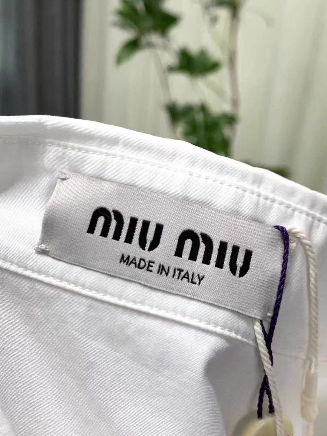 Miu Miu Miu Miu small logo embroidered long sleeve shirt 38 AC892 Size XS / US 0-2 / IT 36-38 - 2 Thumbnail