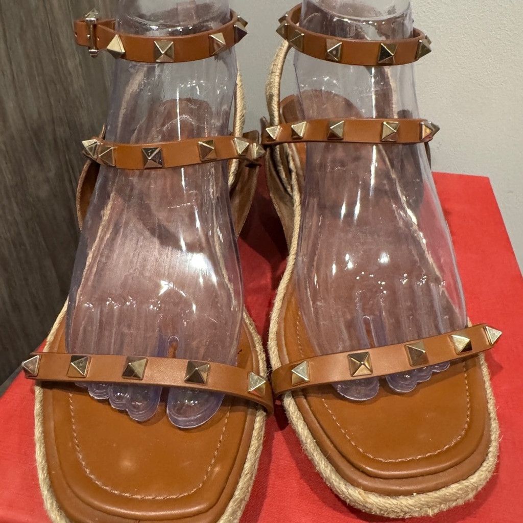 Valentino Valentino Garavani Rockstud Leather T-Strap Sandal Size US 9 / IT 39 - 9 Thumbnail
