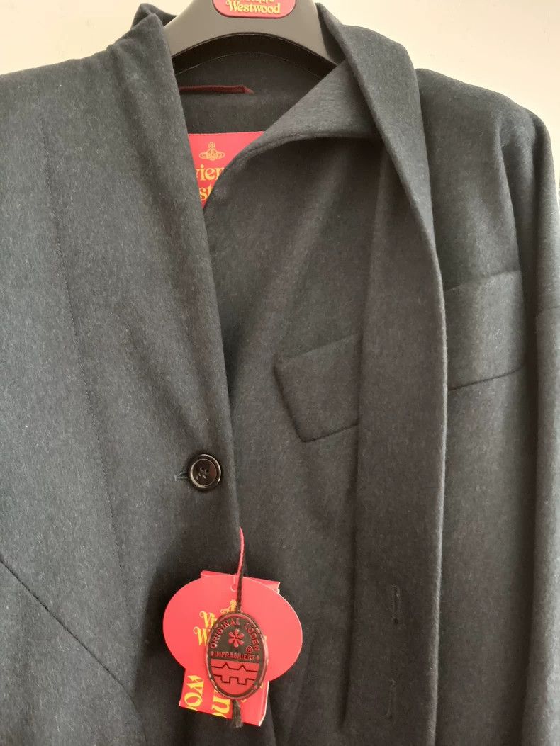 Vivienne Westwood Vivienne Westwood A wool coat for a woman with asymmetrica Size M / US 6-8 / IT 42-44 - 2 Thumbnail
