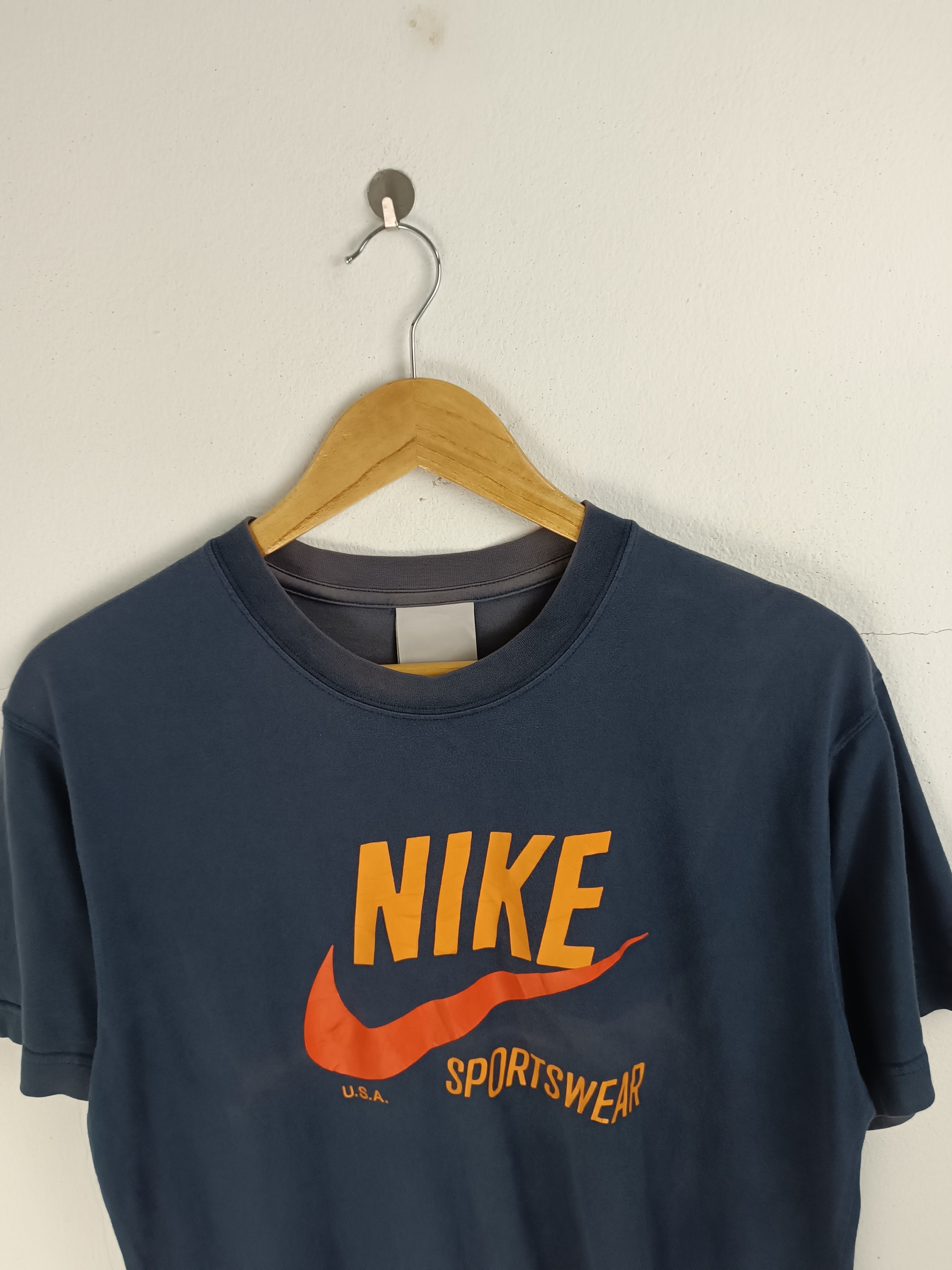 Nike THRASHED FADED VINTAGE Y2K NIKE SPORTSWEAR TEE BIG LOGO Size US M / EU 48-50 / 2 - 9 Thumbnail