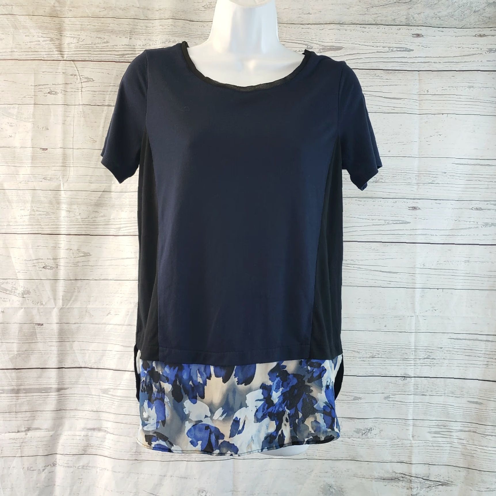 Vintage Simply Vera Vera Wang Womens Shirt Sz Small Blue Black Floral Hem Short Sleeve Size S / US 4 / IT 40 - 2 Thumbnail