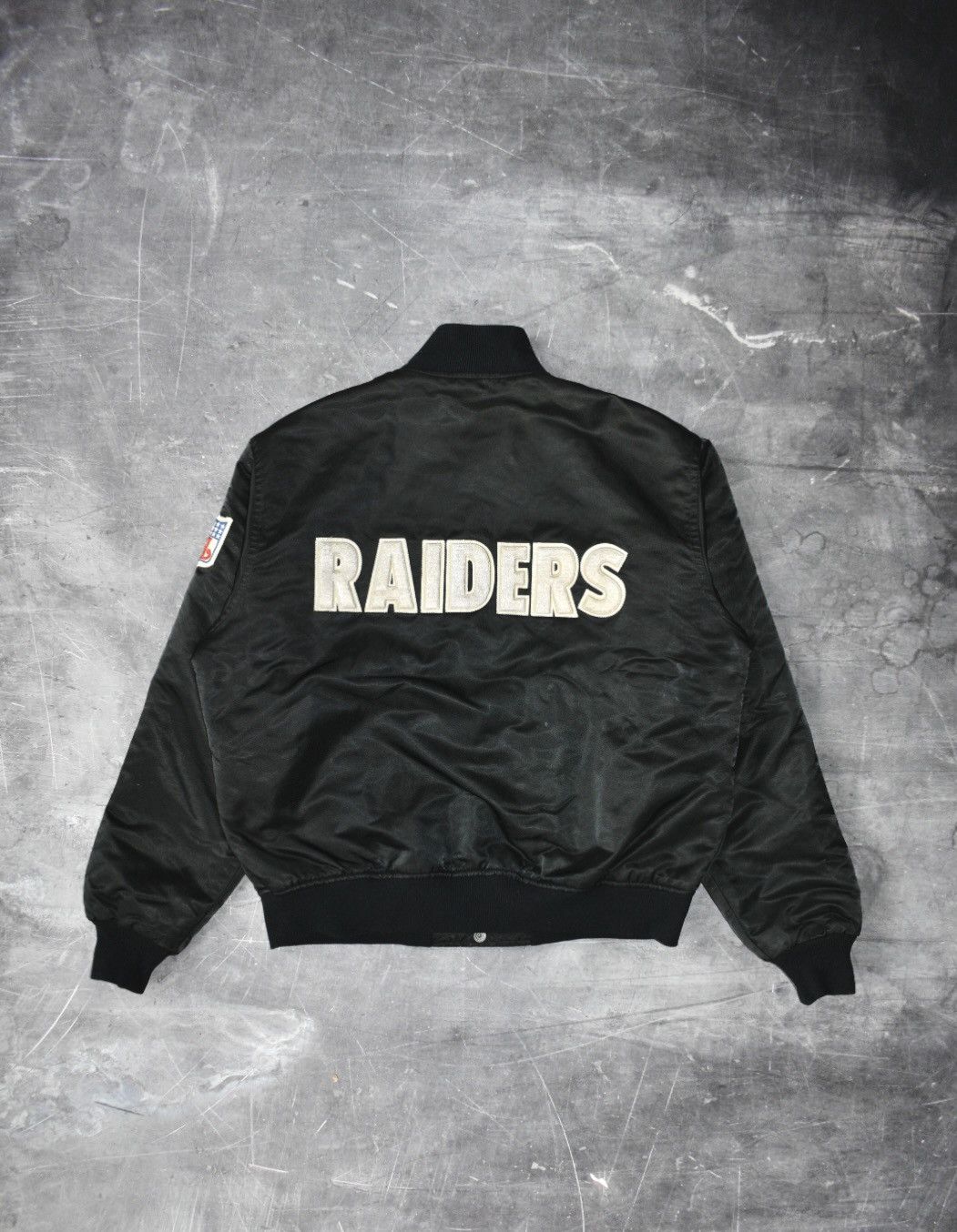 NFL × Starter × Vintage Vintage 90s Oakland Raiders NFL Starter Jacket (L) Size US L / EU 52-54 / 3 - 1 Thumbnail