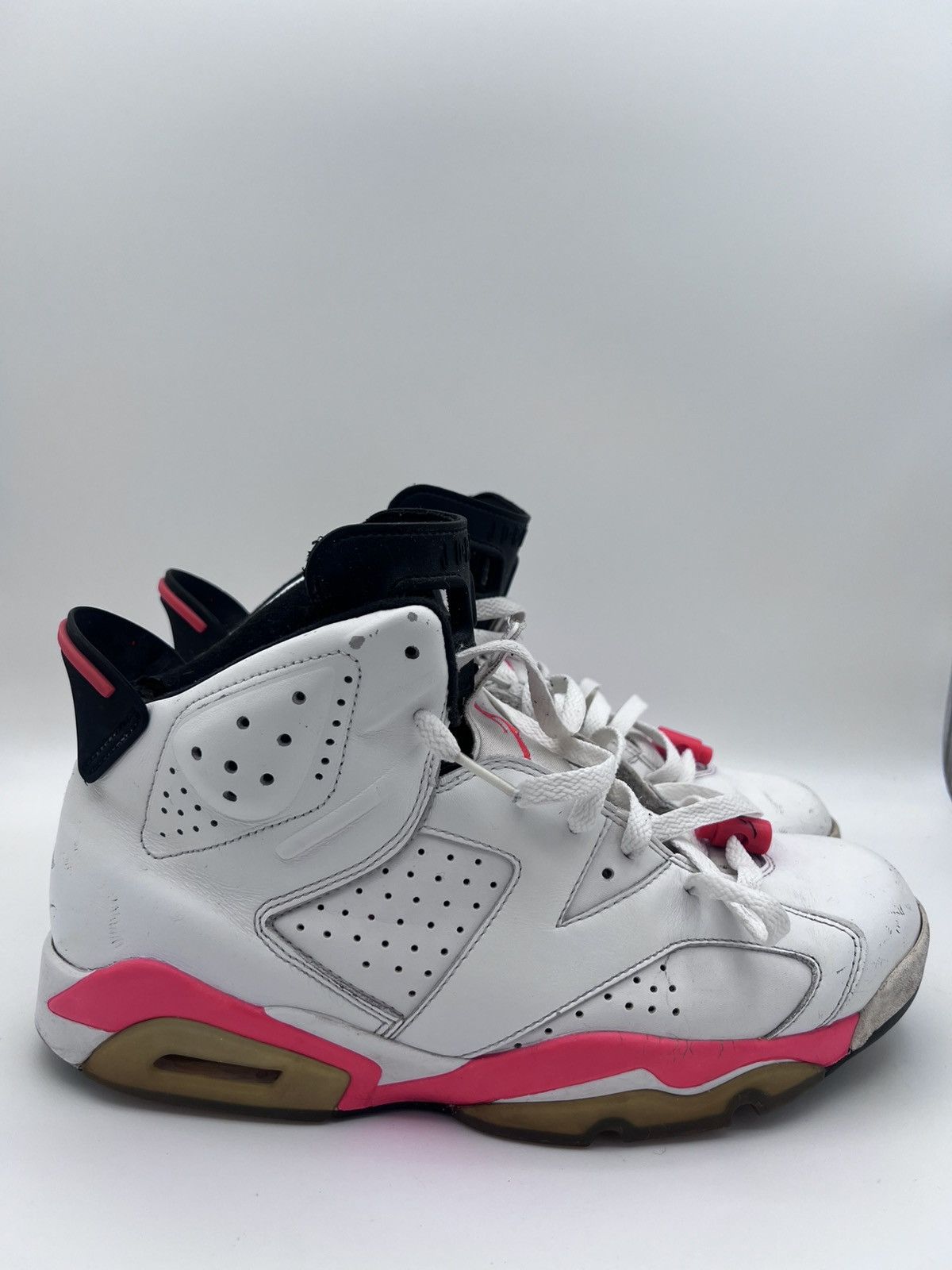 Jordan Brand Nike Air Jordan Retro 6 Men's Size 10.5 White Red Infrared Size US 10.5 / EU 43-44 - 1 Thumbnail