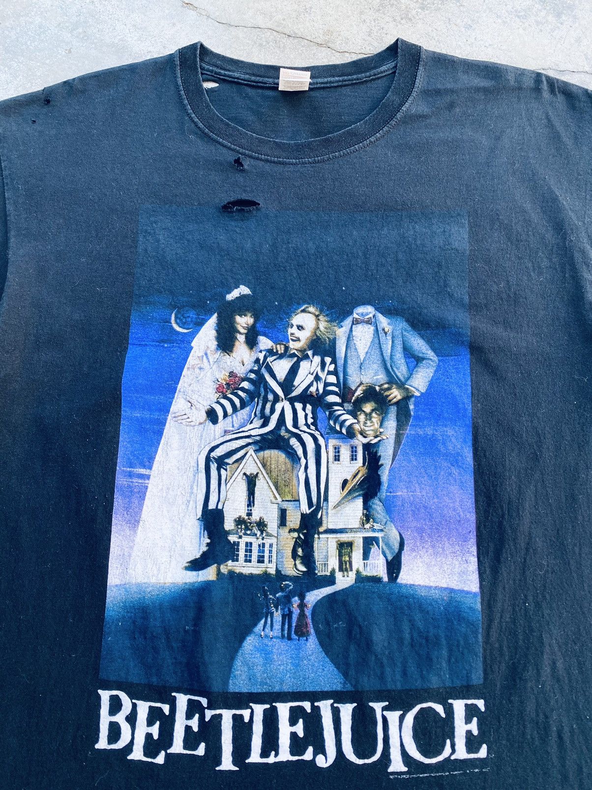 Vintage Vintage Y2k Thrashed BeetleJuice Gothic Horror Movie Tees Size US L / EU 52-54 / 3 - 3 Thumbnail