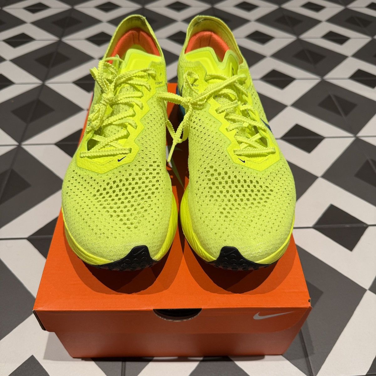 Nike Nike Vaporfly 3 Size US 11.5 / EU 44-45 - 2 Thumbnail
