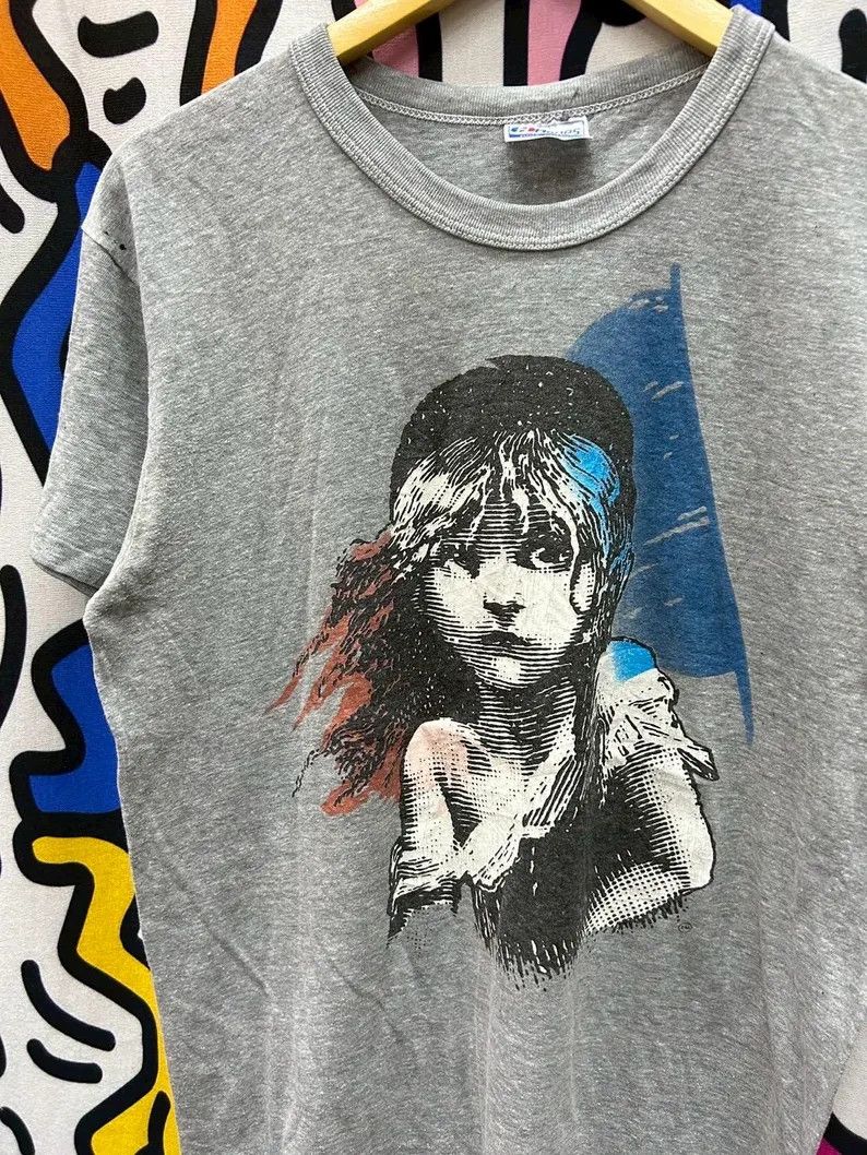 Vintage Vintage 1980s Les Miserable 75/25 tshirt size L Size US L / EU 52-54 / 3 - 1 Thumbnail