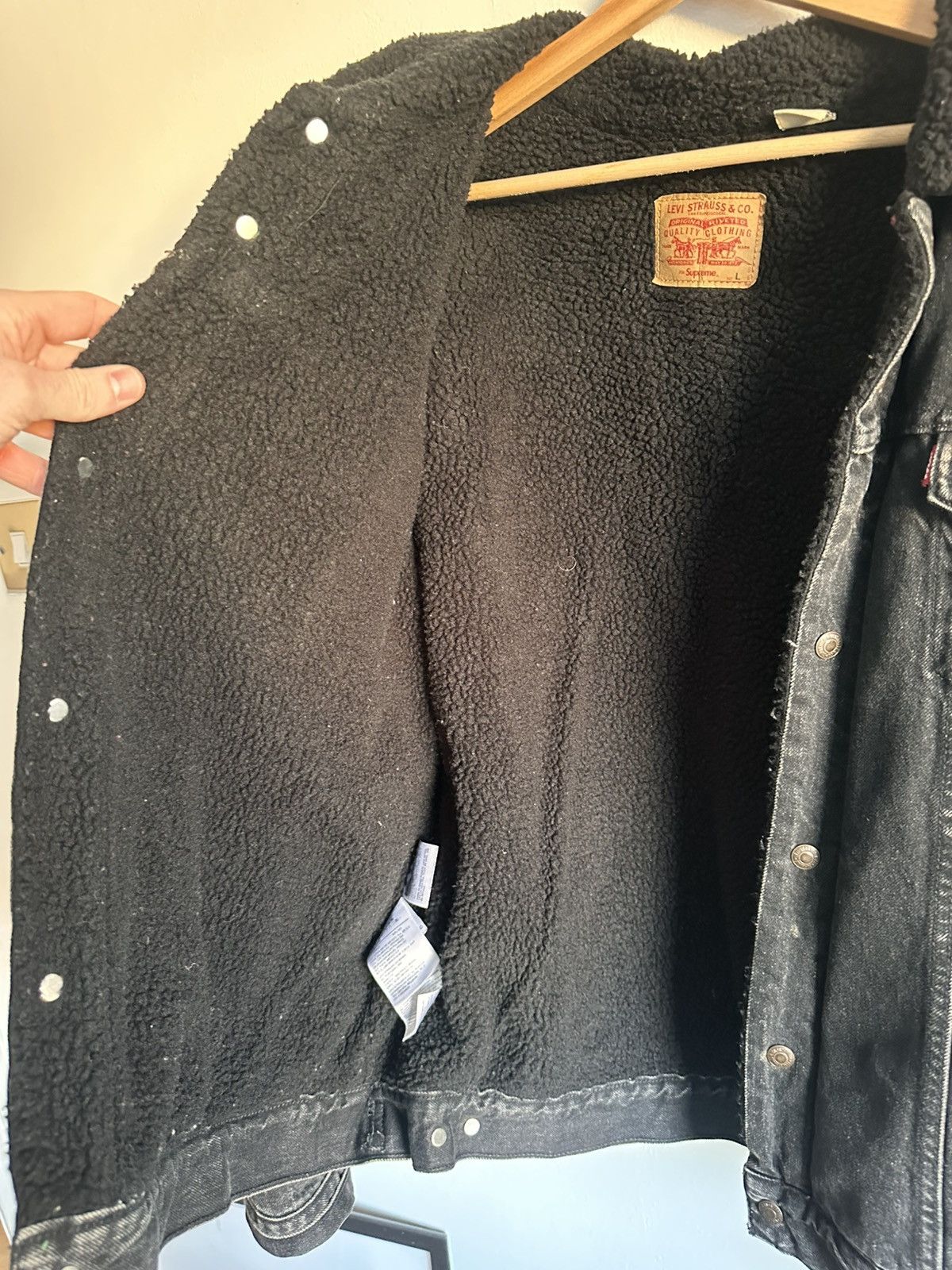 Levi's × Supreme Supreme Levi’s Bleached Sherpa Trucker Jacket Size US L / EU 52-54 / 3 - 6 Thumbnail