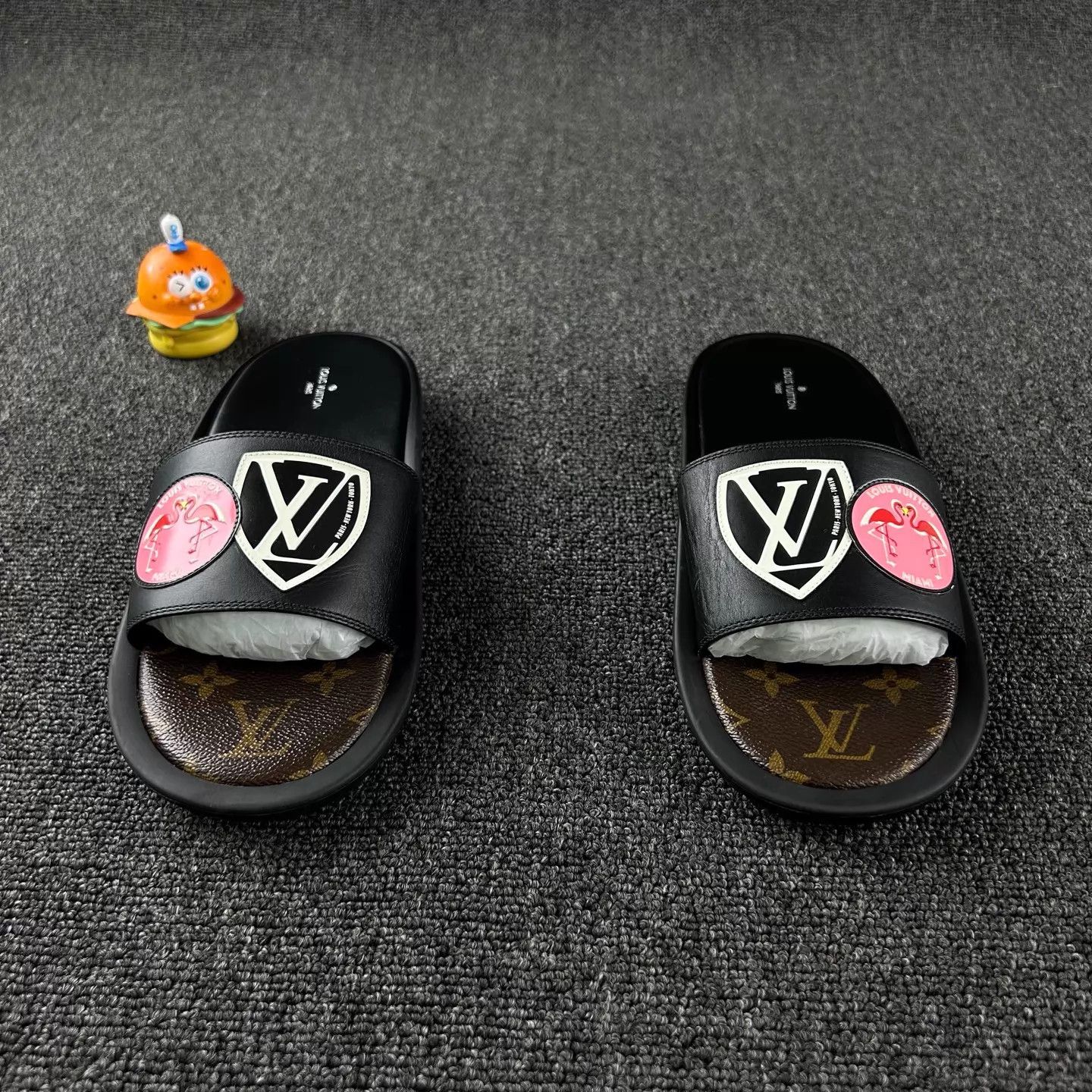 Louis Vuitton LV Flamingo Slippers 39 Light Worn Monogram Badge Size US 8.5 / IT 38.5 - 2 Thumbnail