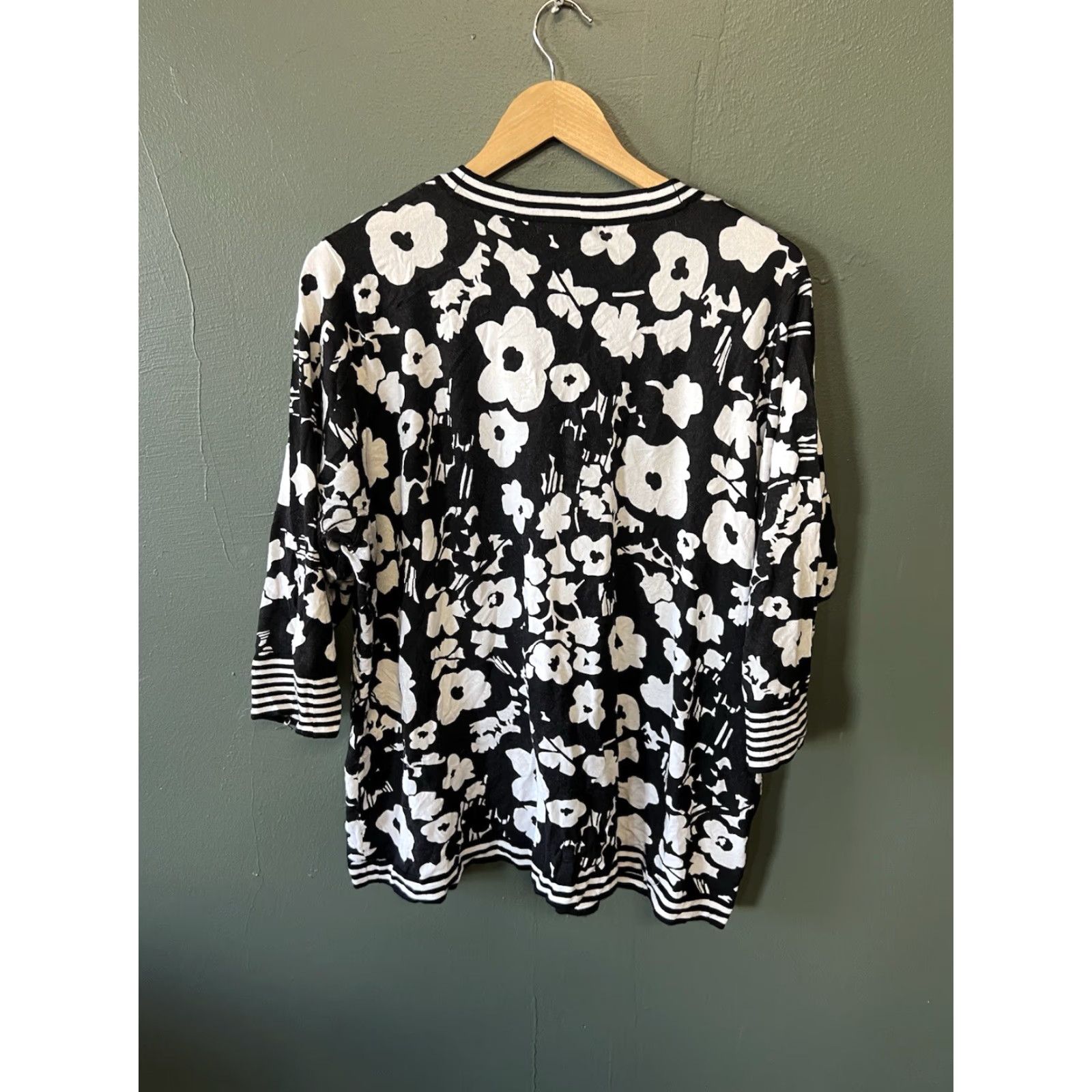 Vintage Style&co Womens Cardigan Black Knit Floral Pattern Lightweight Plus 3X Shirt Sweater Womens Size XXL / US 16-18 / IT 52-54 - 2 Thumbnail
