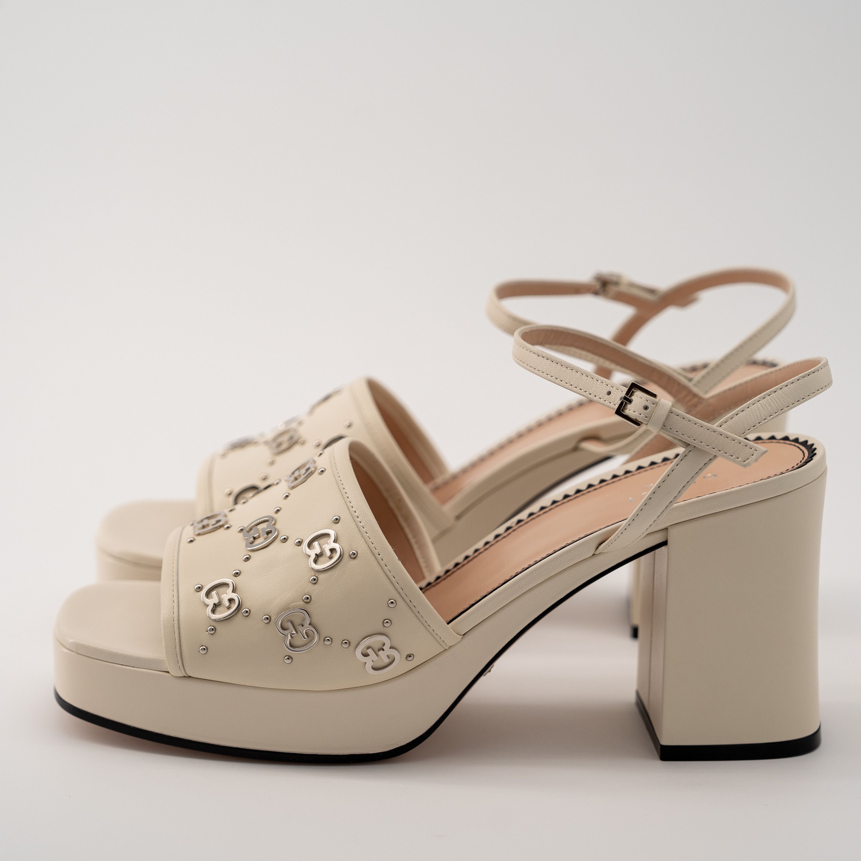 Gucci US 11.5 Gucci GG Studs Strap Sandals White Cream Leather Size US 11.5 / IT 41.5 - 4 Thumbnail