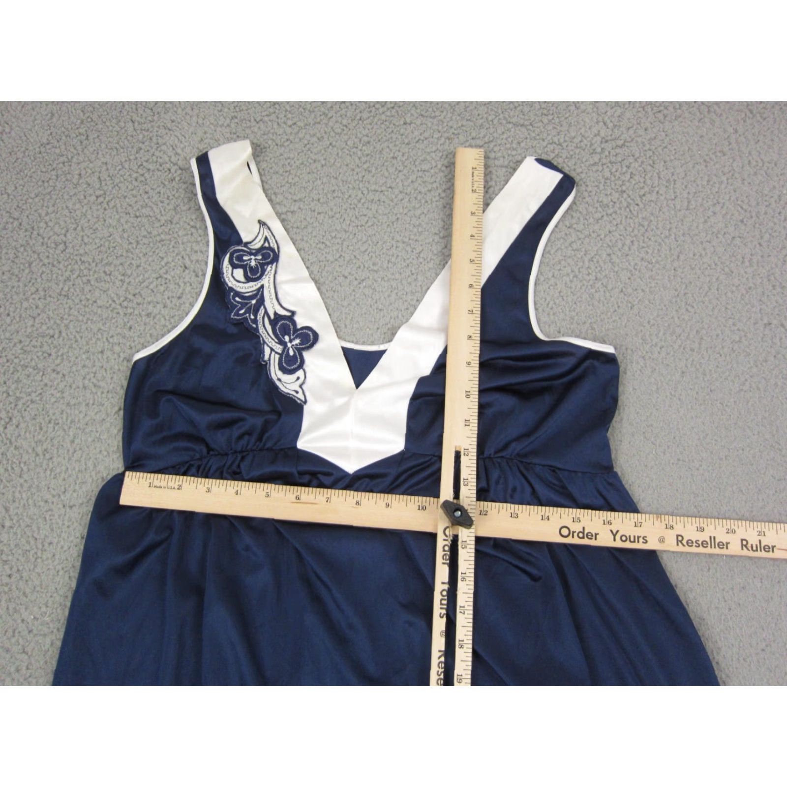 Vintage VINTAGE Lorraine Dress Shirt Womens M Blue Satin Sleeveless Midi V-Neck Made in USA Size ONE SIZE - 4 Thumbnail