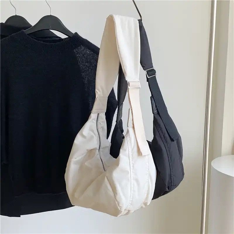 Japanese Brand × Vintage Bag Large Capacity Casual Nylon Crossbody Size ONE SIZE - 3 Thumbnail