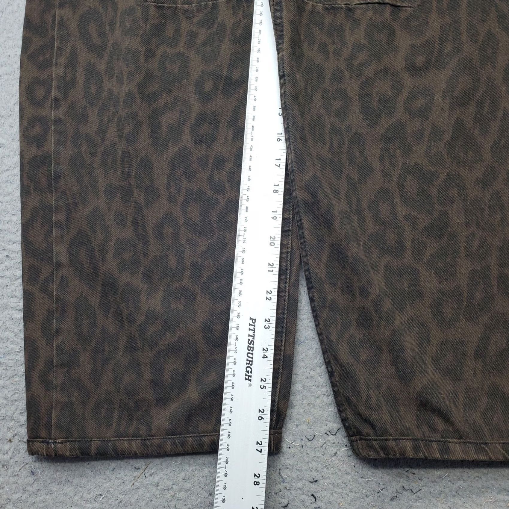 Urban Outfitters BDG Urban Outfitters Womens Baggy Jeans 24W Multicolor Leopard Print Wide Leg Jeans Size 24W Womens Size 42" / US 20 - 4 Thumbnail