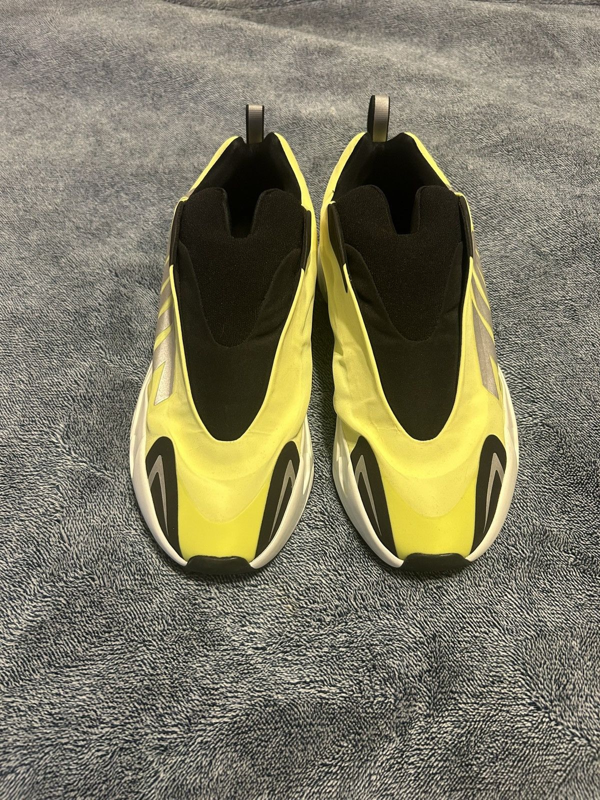 Yeezy 700 mnvn nylon