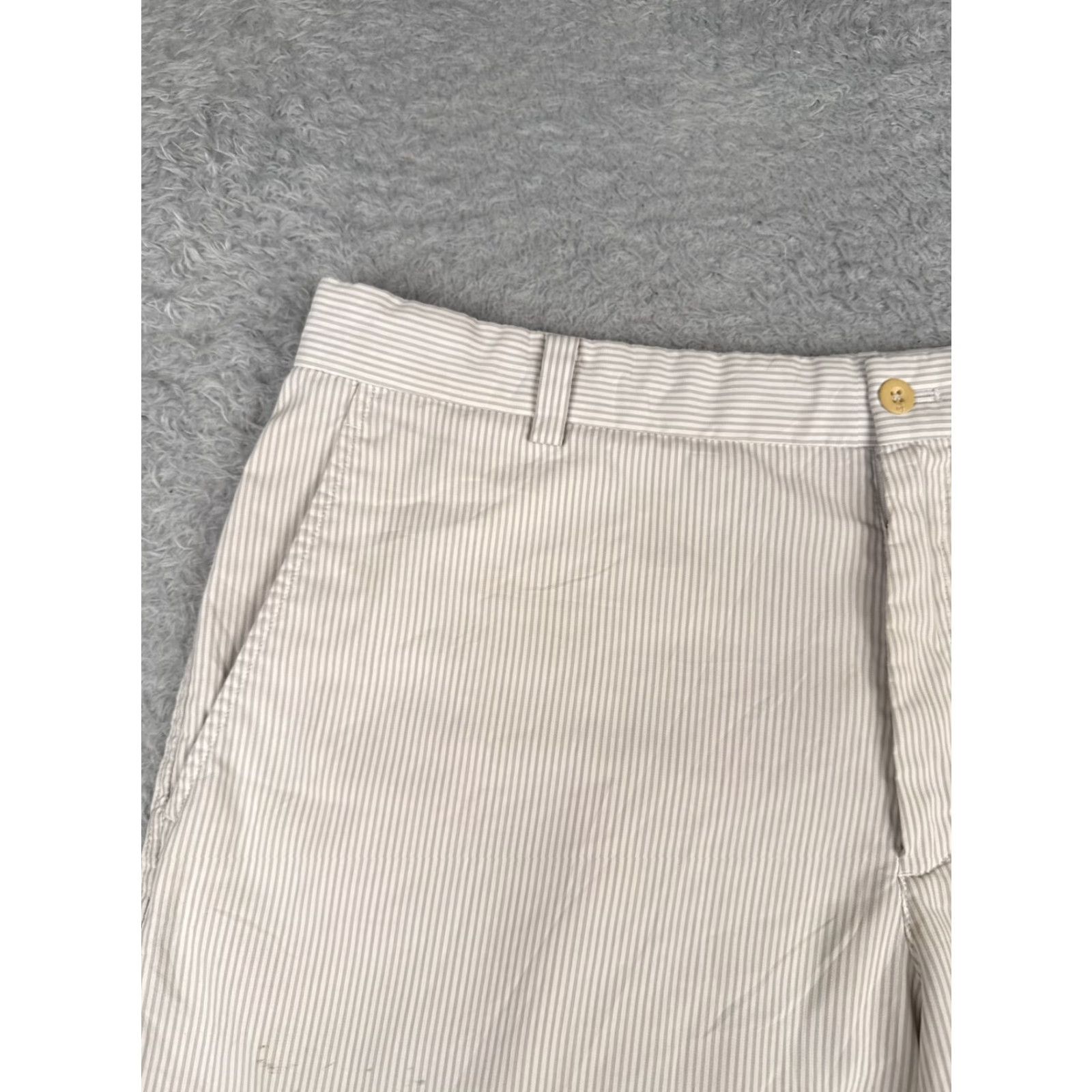 Nike Nike Mens Shorts 36 White Gray Stripe Polyester Golf 36x9 Middl? Size US 36 / EU 52 - 4 Thumbnail