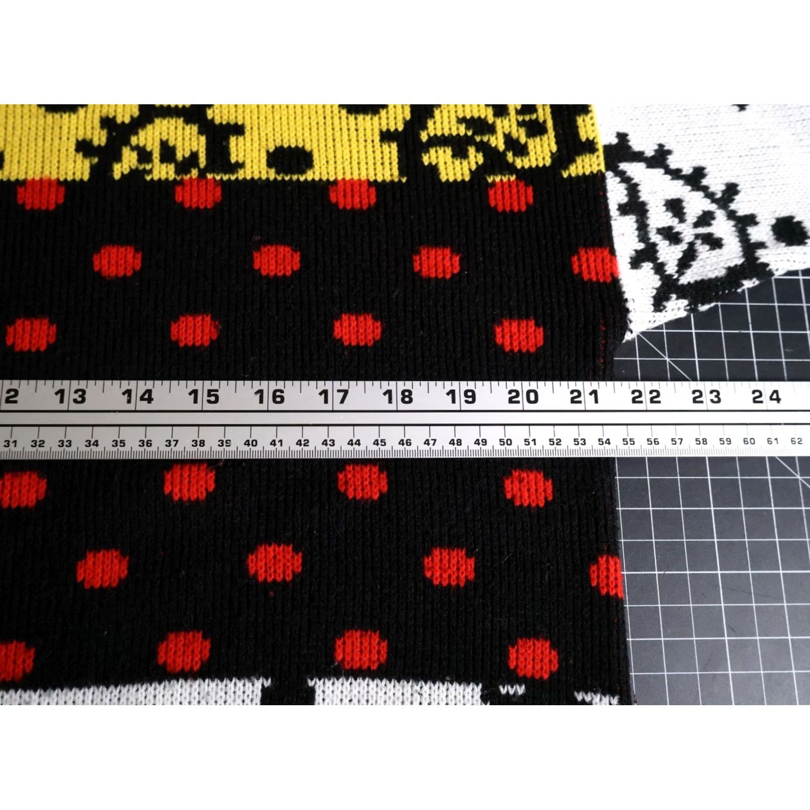 Vintage VINTAGE 90s Patchwork Pattern Sweater Women's M Black Red Yellow Paisley VTG Knit Pullover Crew Neck Long Sleeve Size M / US 6-8 / IT 42-44 - 5 Thumbnail