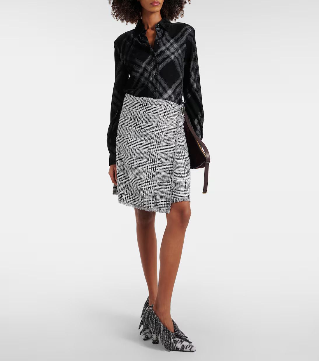 Burberry o1w1db10125 Check Wool Sweep Pumps in Black/White Size US 6 / IT 36 - 2 Thumbnail