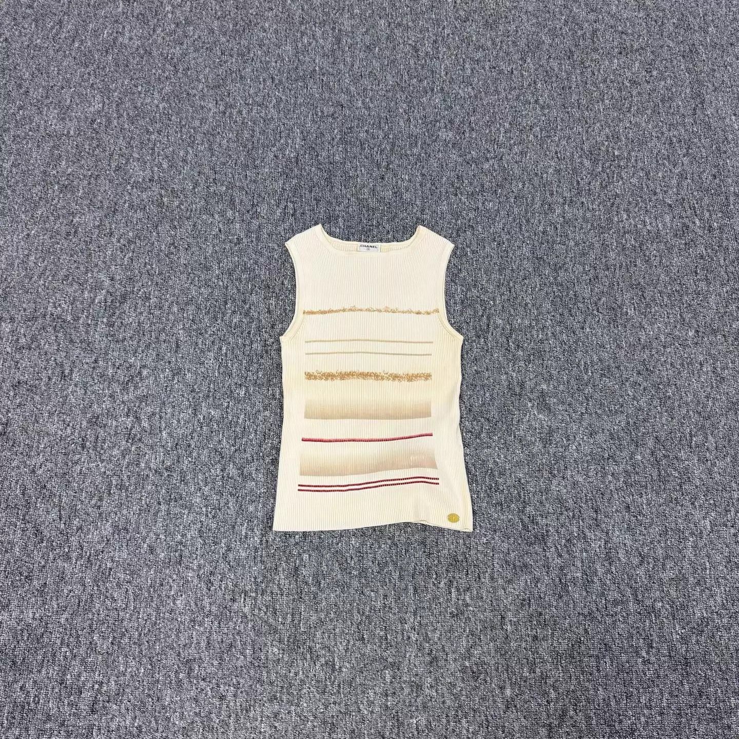 Chanel Chanel Cream Ribbed Metal Logo Sleeveless Knit Top 38 99N Size XS / US 0-2 / IT 36-38 - 1 Thumbnail