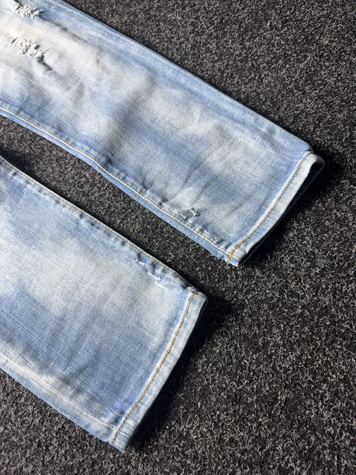 Dsquared2 Dsquared2 1964 Distressed Light Wash Jeans Size 30 Size US 30 / EU 46 - 4 Thumbnail