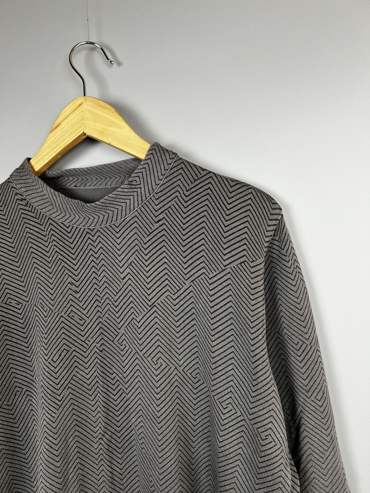 Giorgio Armani Giorgio Armani sweatshirt asymmetrical geometric print Size US M / EU 48-50 / 2 - 2 Thumbnail