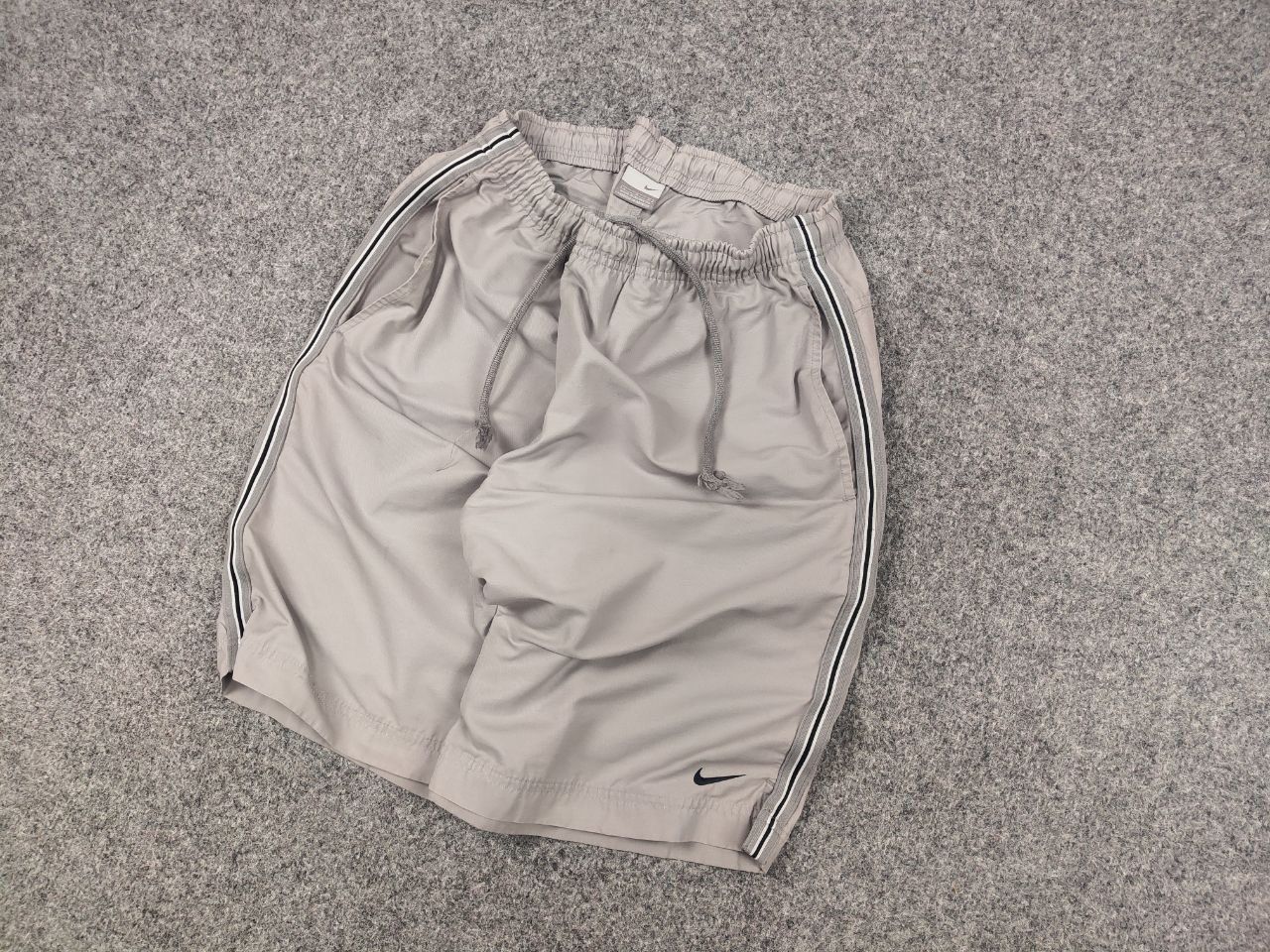 Nike Vintage Nike Swoosh Gray Light Pocket shorts Y2K Style Size US 34 / EU 50 - 3 Thumbnail