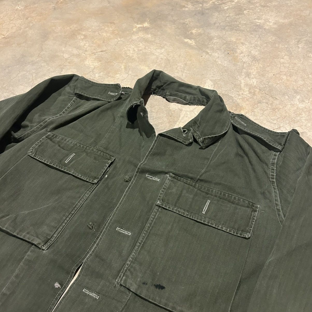 Vintage Vintage 1950s “Negative Space” Belgian HBT Military Shirt Size US M / EU 48-50 / 2 - 6 Thumbnail