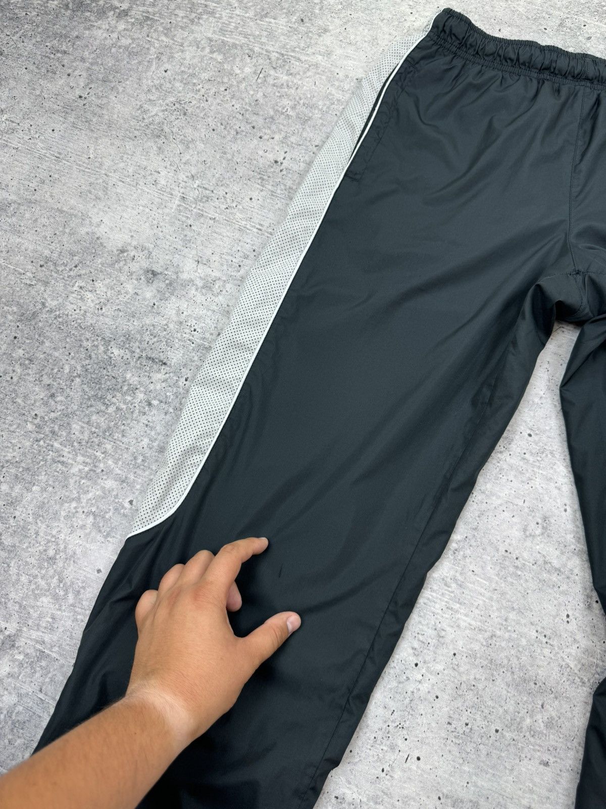 Nike Vintage Nike Swoosh Logo Nylon Drill Track Pants Joggers S Size US 30 / EU 46 - 10 Thumbnail