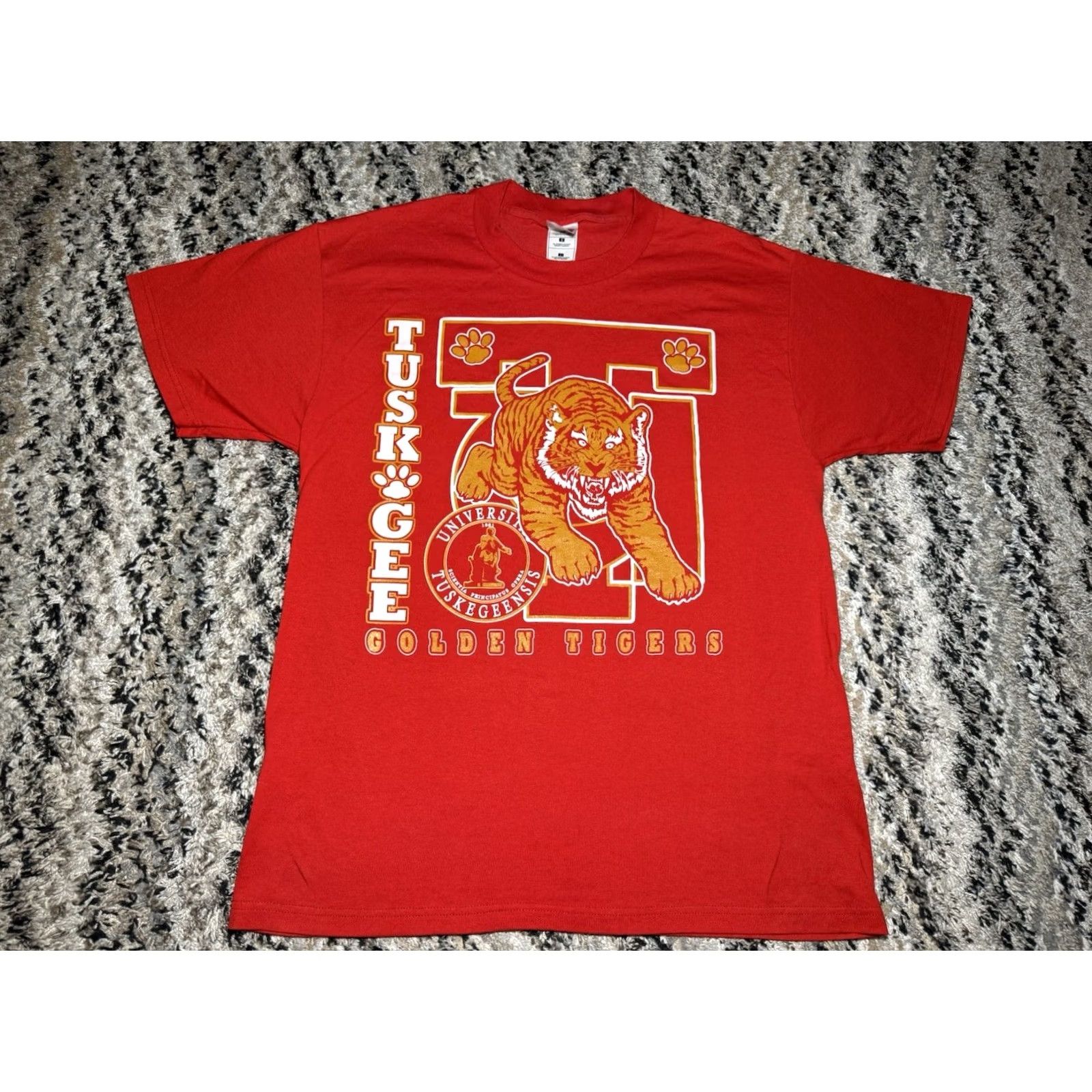 Fruit Of The Loom VINTAGE 90s Tuskegee University Golden Tigers Tee Shirt Mens Large Red AOP Fruit Of The Loom Tshirt Size US L / EU 52-54 / 3 - 2 Thumbnail