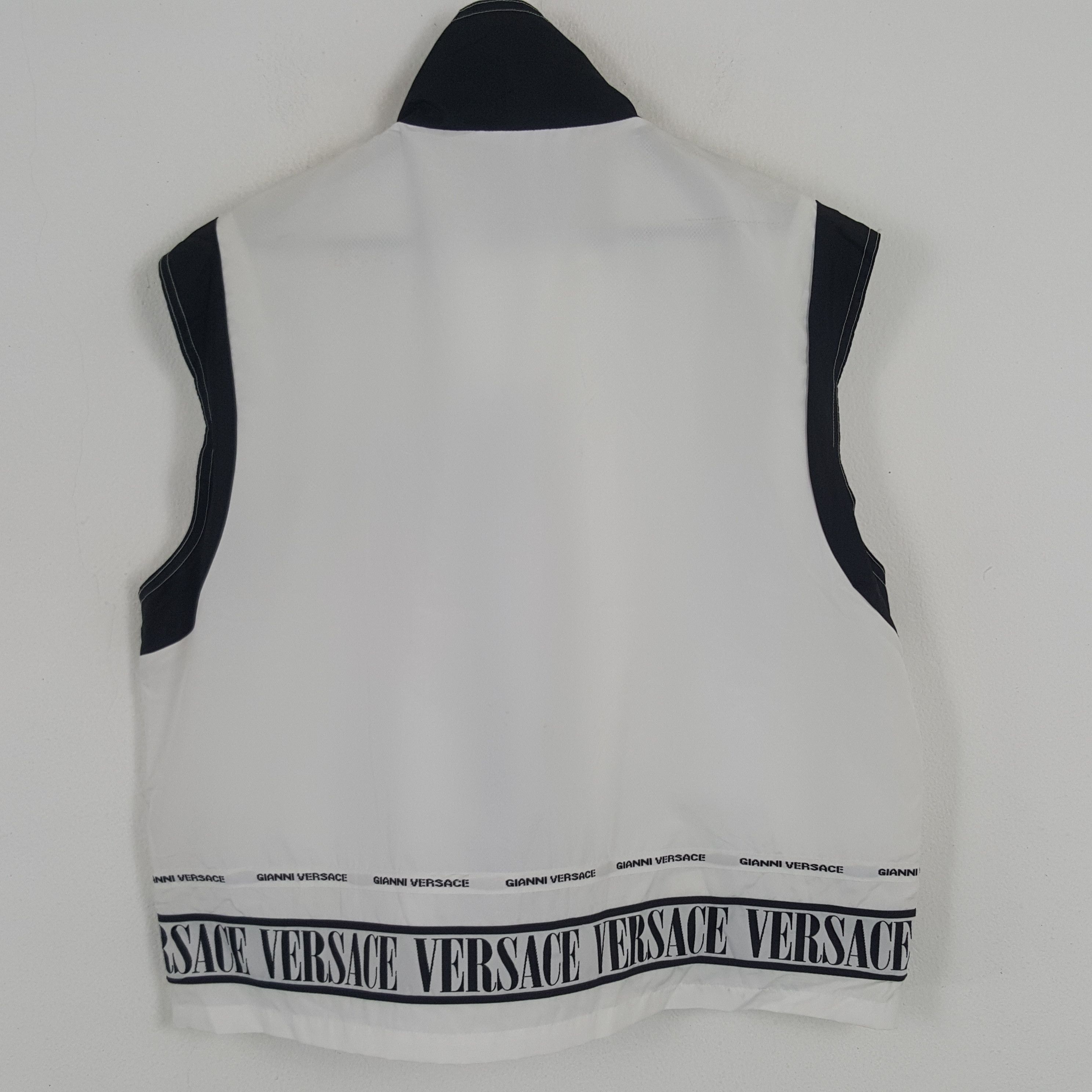 Versace Jeans Couture × Vintage Vintage Versace Jeans Cuture Windbreaker Vest Jacket Size US XL / EU 56 / 4 - 3 Thumbnail