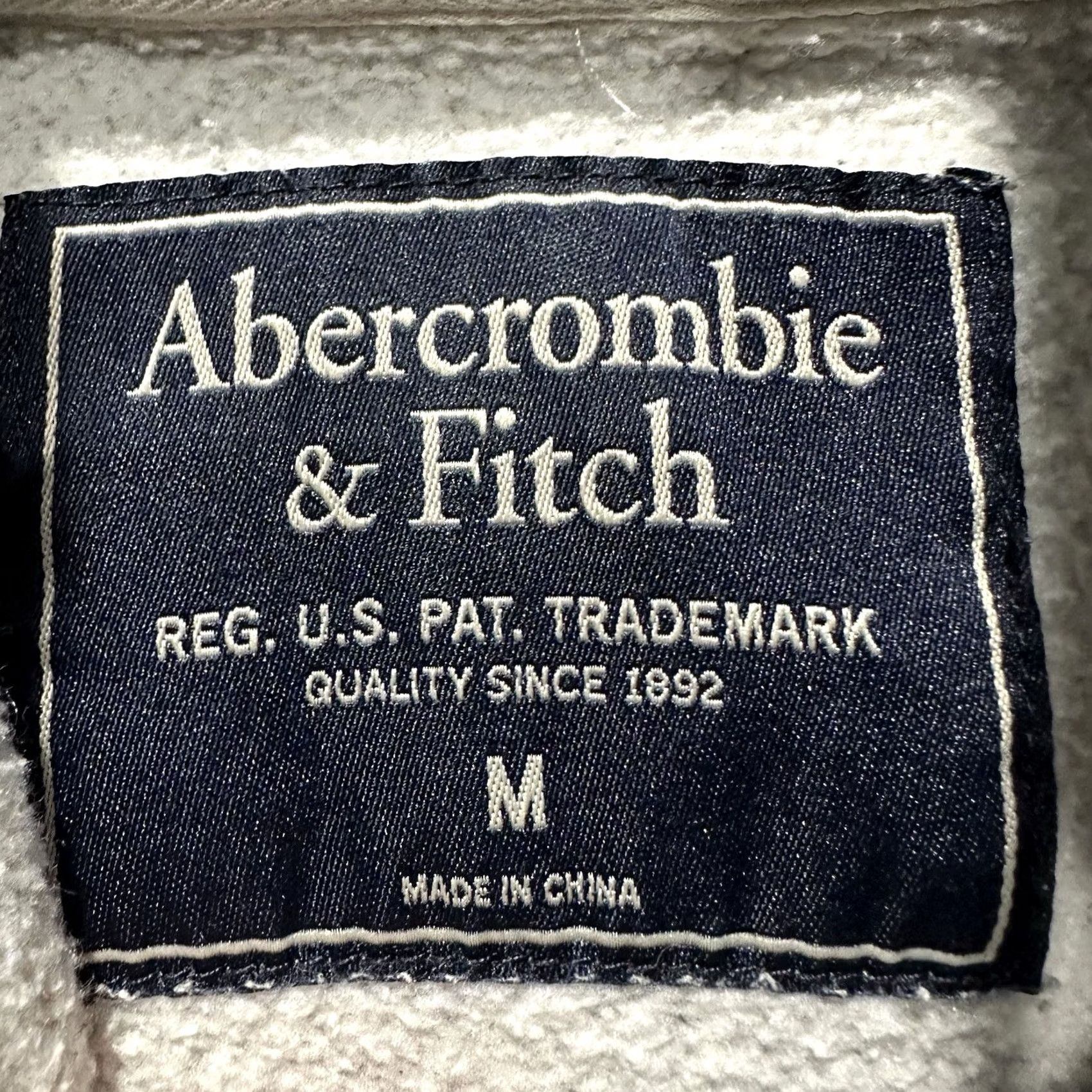 Abercrombie & Fitch Abercrombie & Fitch Sweatshirt Mens Medium Gray Maroon Patch Logo Embroidered Size US M / EU 48-50 / 2 - 4 Thumbnail