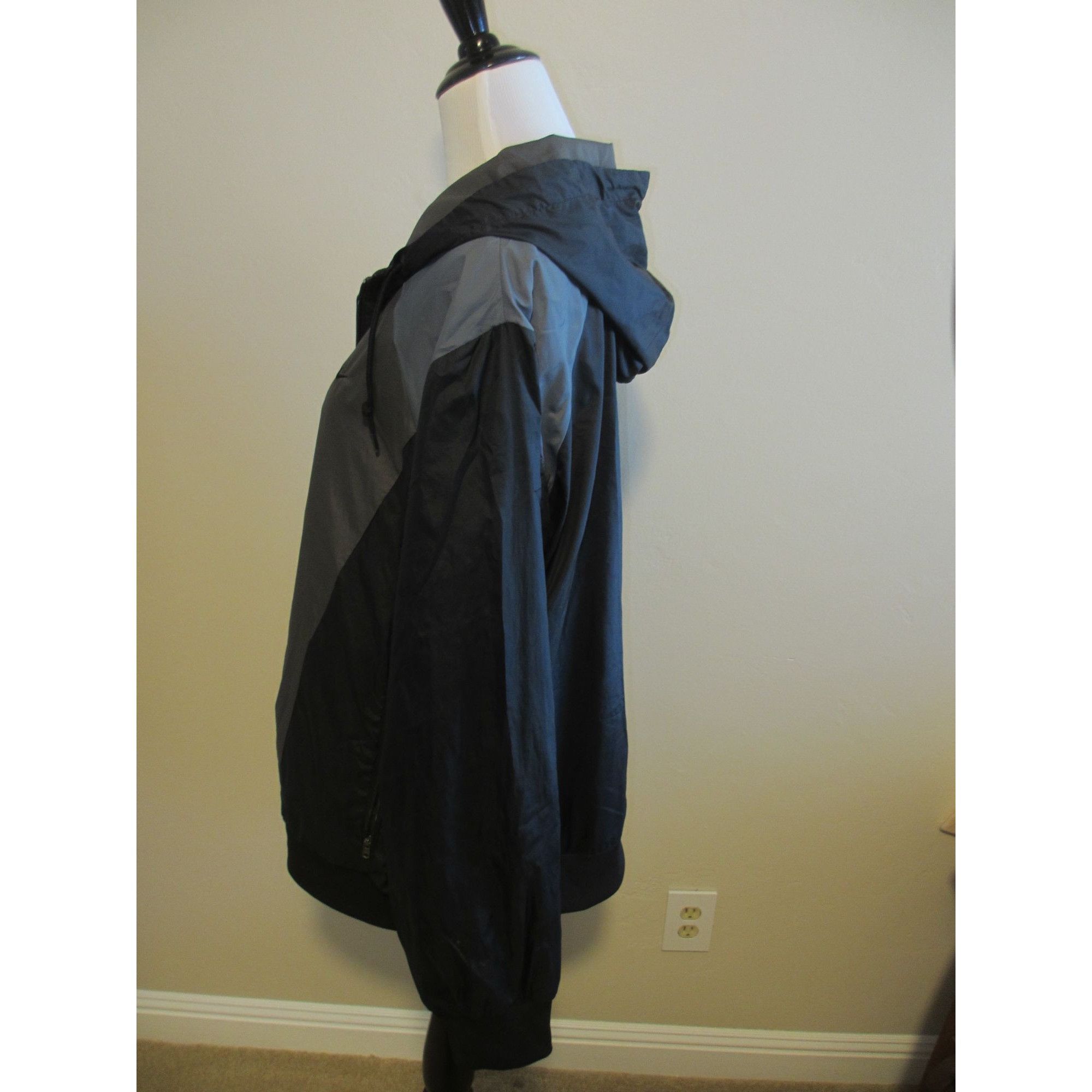 Nike Nike Mens Athletic Dept Hooded Windbreaker Jacket XL Black & Size US XL / EU 56 / 4 - 3 Thumbnail