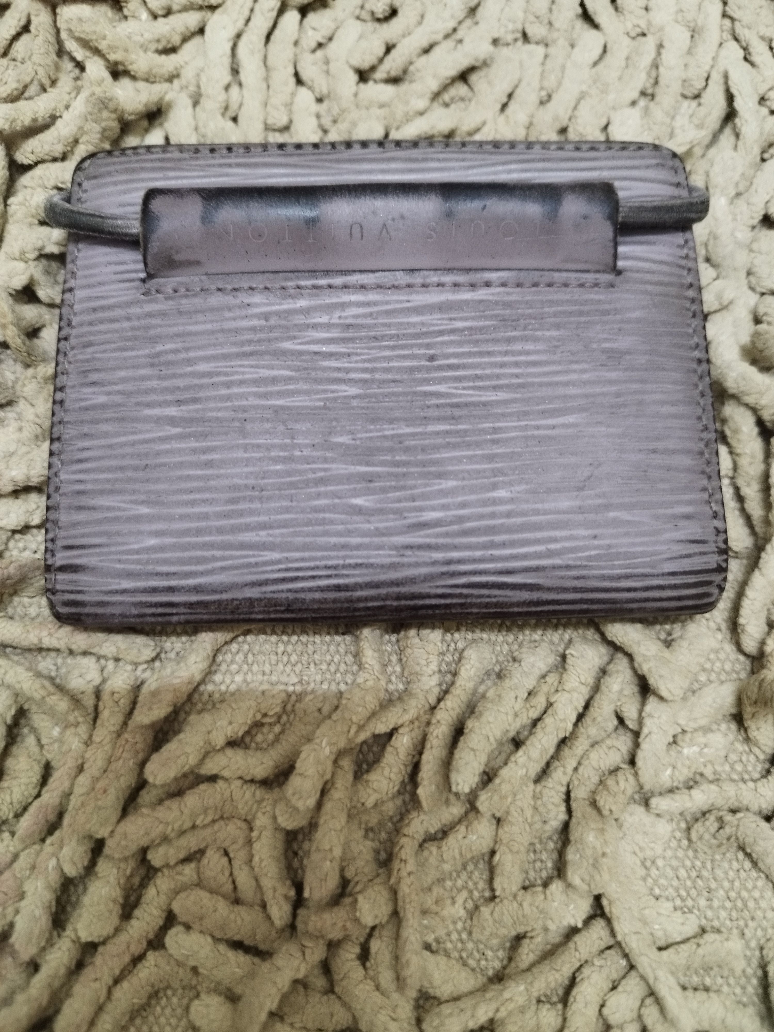 Louis Vuitton Louisvuittion epi leather holder card Size ONE SIZE - 1 Thumbnail