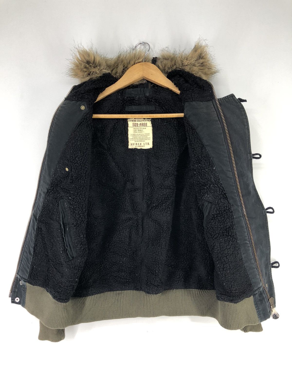 Avirex Vintage Avirex Extreme Cold Weather Distressed Bomber Jacket Size US S / EU 44-46 / 1 - 4 Thumbnail