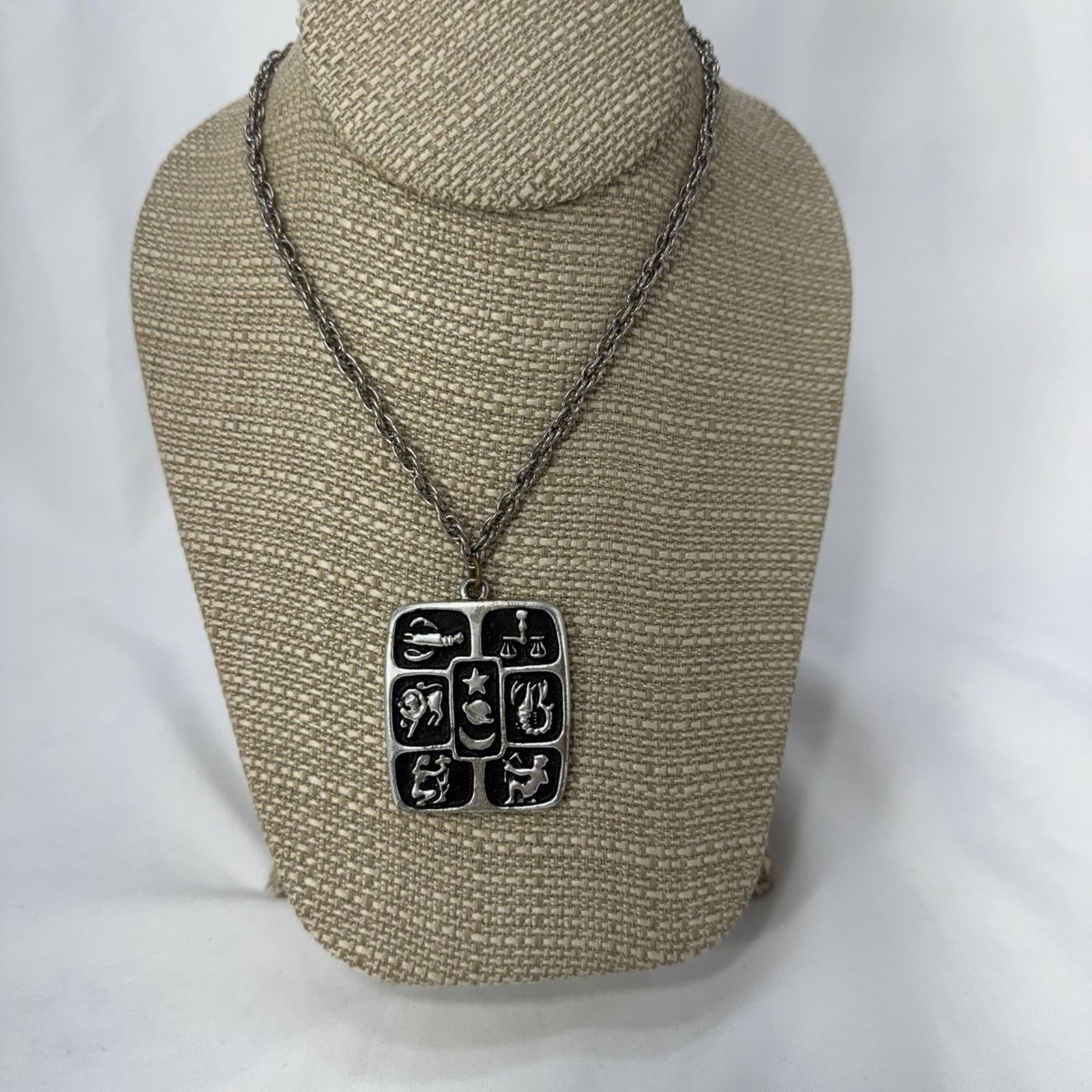 NBDN Nobrandedon VTG double sided pewter Zodiac pendant Size ONE SIZE - 2 Thumbnail