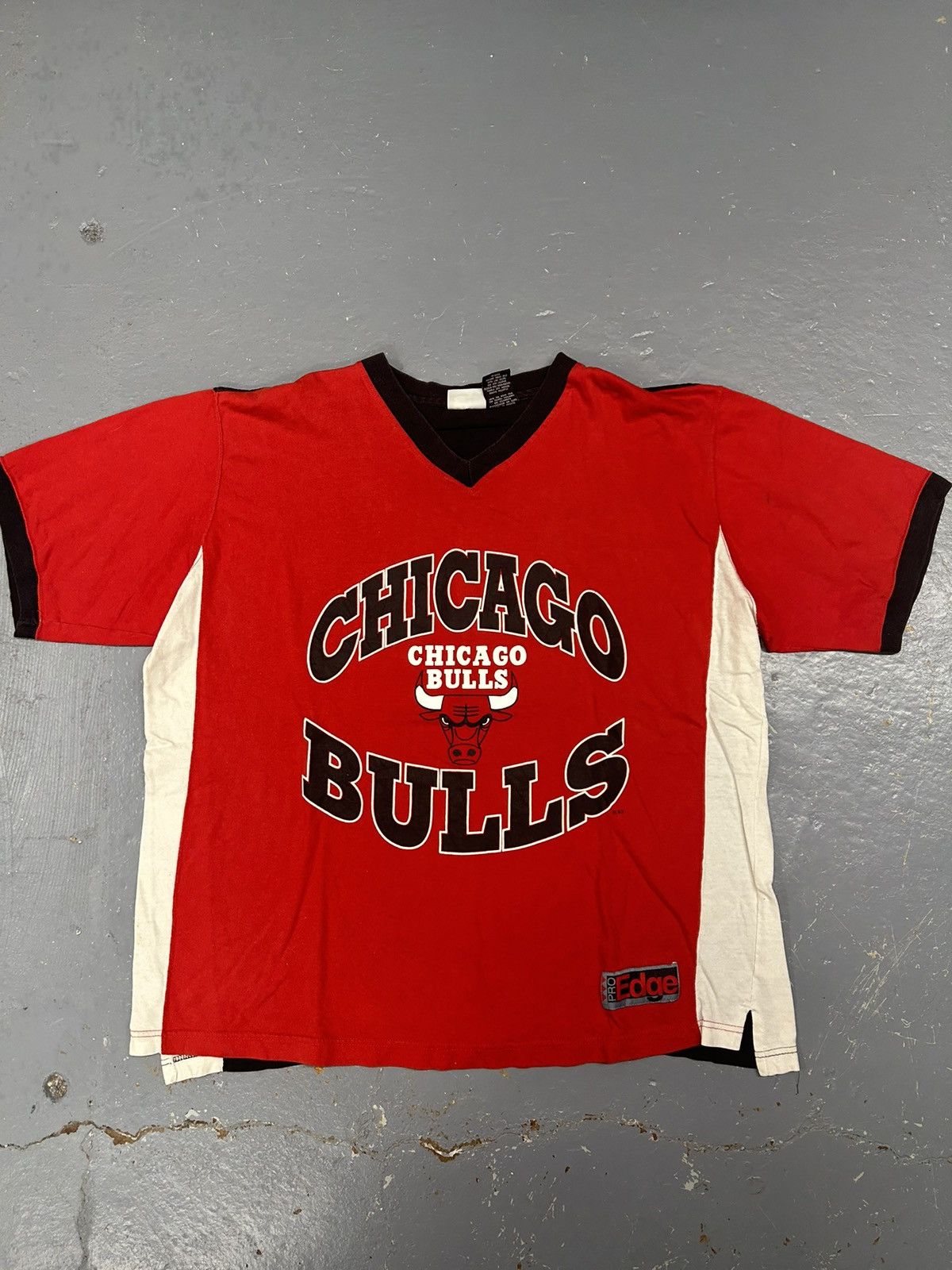 Crazy Vintage 90s Essential NBA Chicago Bulls Graphic Shirt