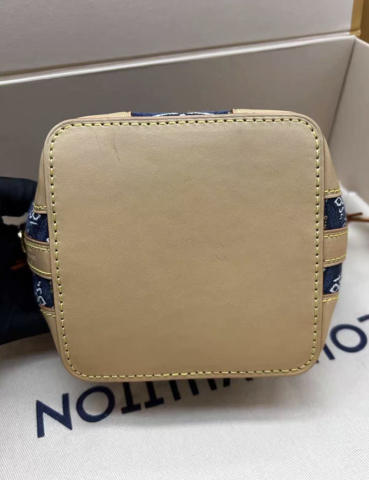 Louis Vuitton LV Louis Vuitton Runway Noe Purse J38 Size ONE SIZE - 5 Thumbnail