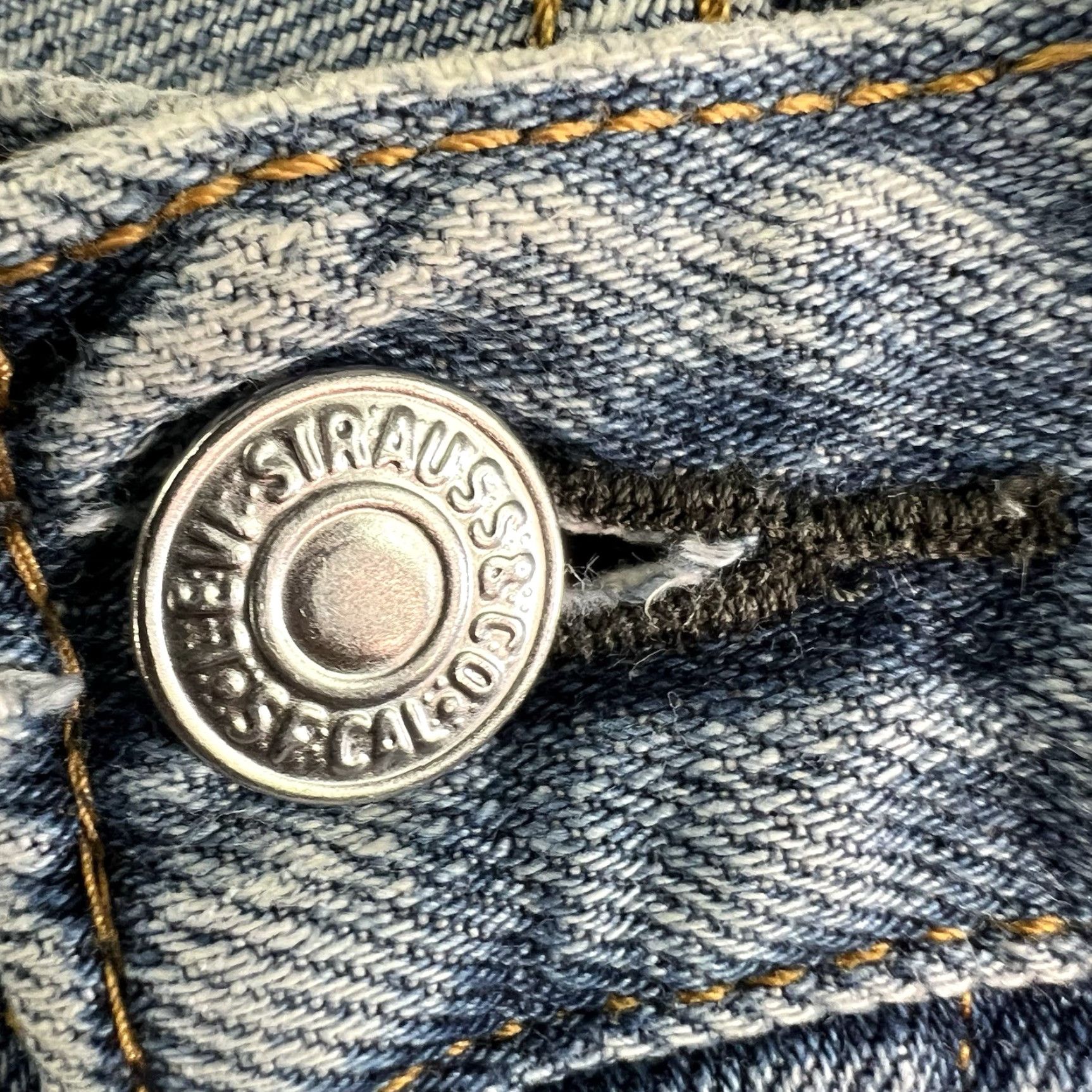 Levi's VINTAGE Levi's Jeans Men 36x32 Straight Fit Blue Denim 90s Distressed Comfortable Size US 36 / EU 52 - 5 Thumbnail