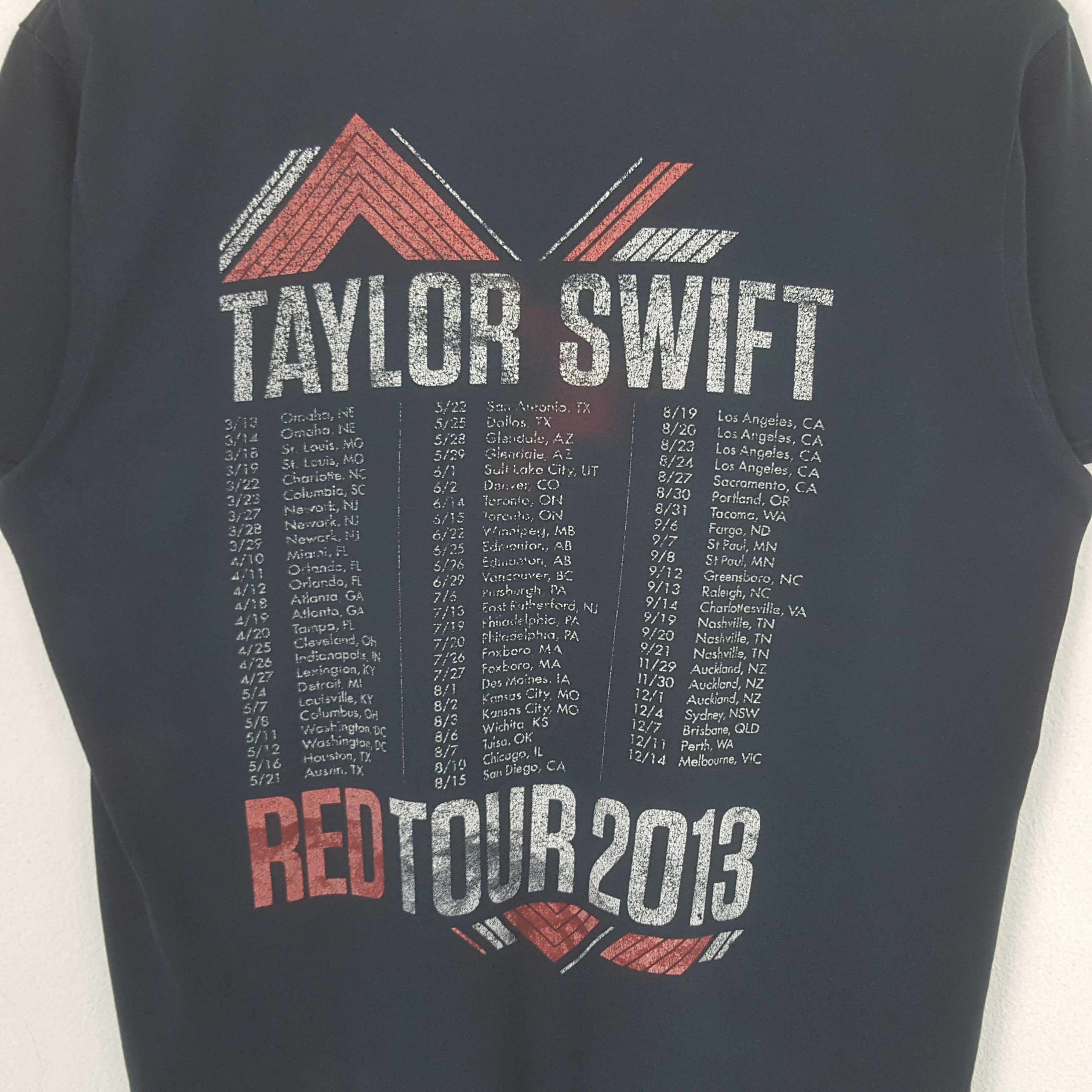 Band Tees Vintage Taylor Swift Red American Solo Singer Tshirt C294N31 Size US M / EU 48-50 / 2 - 4 Thumbnail